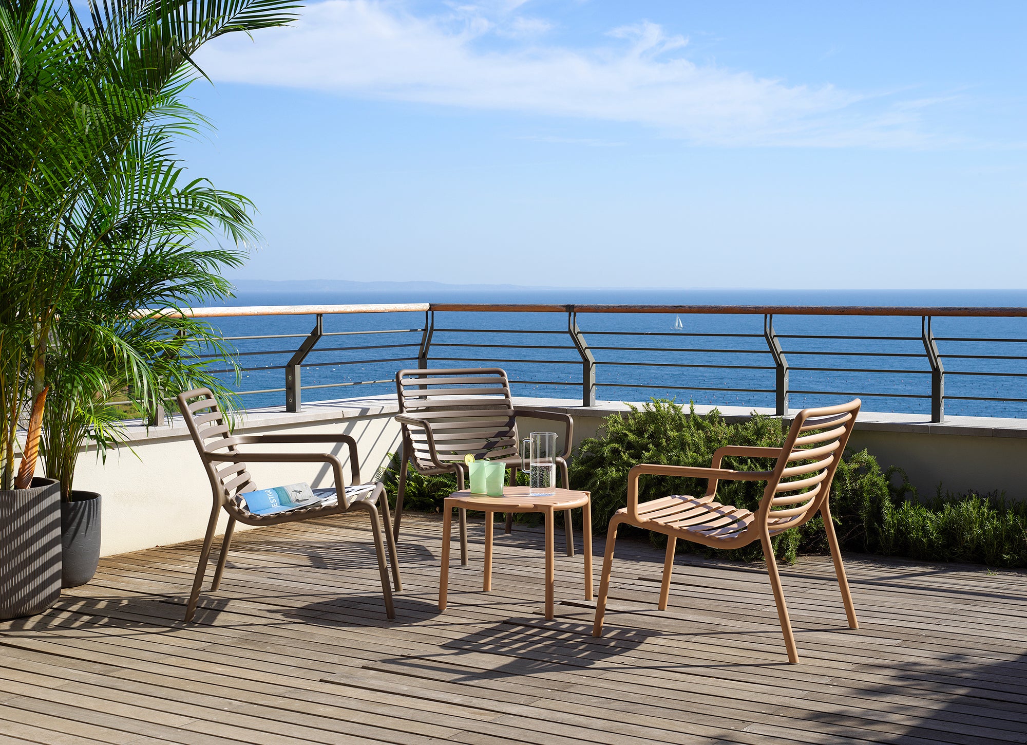 Stolik boczny zewnętrzny okrągły DOGA biały