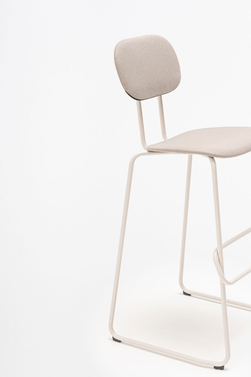 Hoker wysoki tapicerowany NEW SCHOOL metalowa podstawa – .mdd