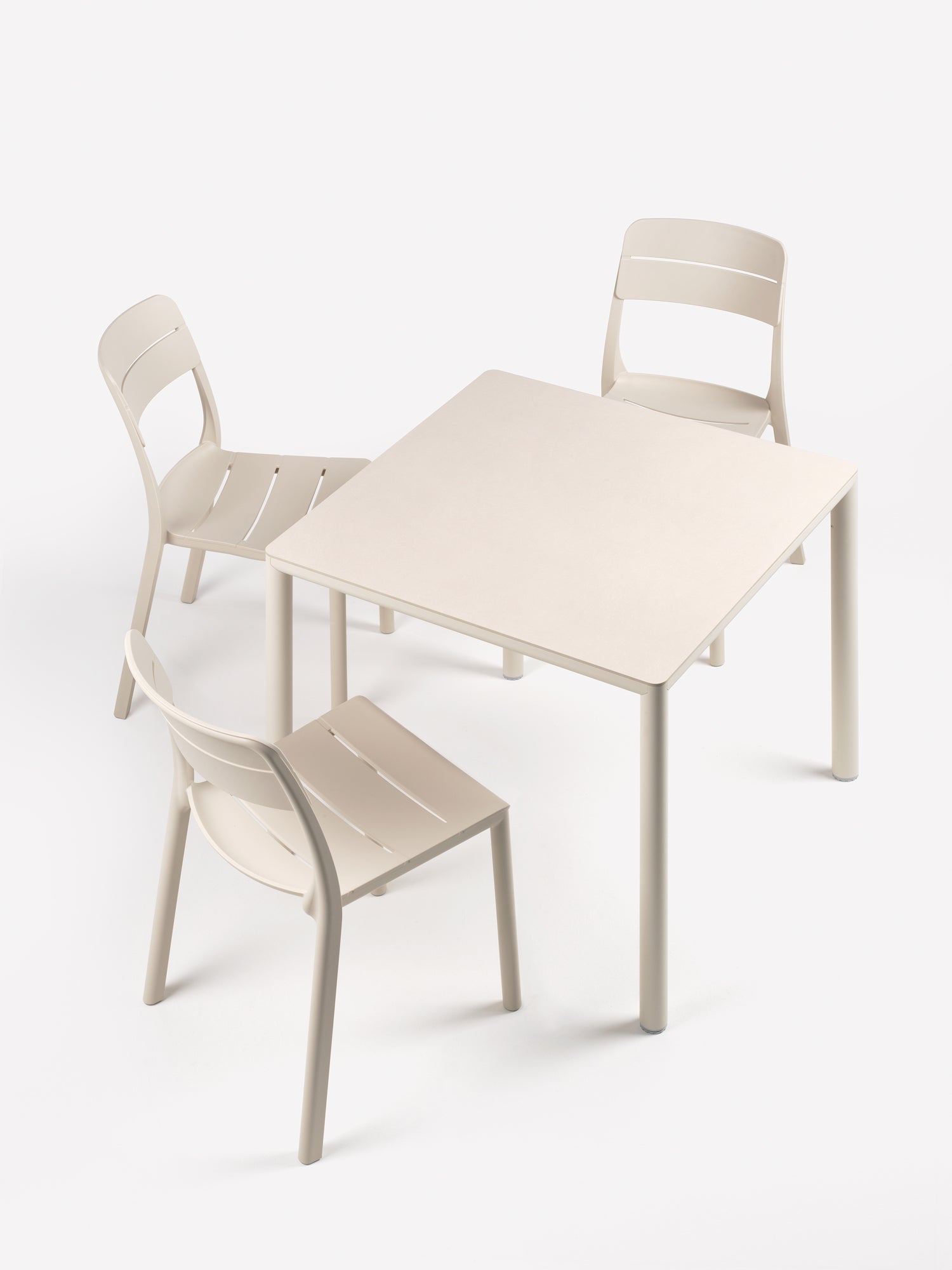 Quadratischer Außentisch PIAVE braun