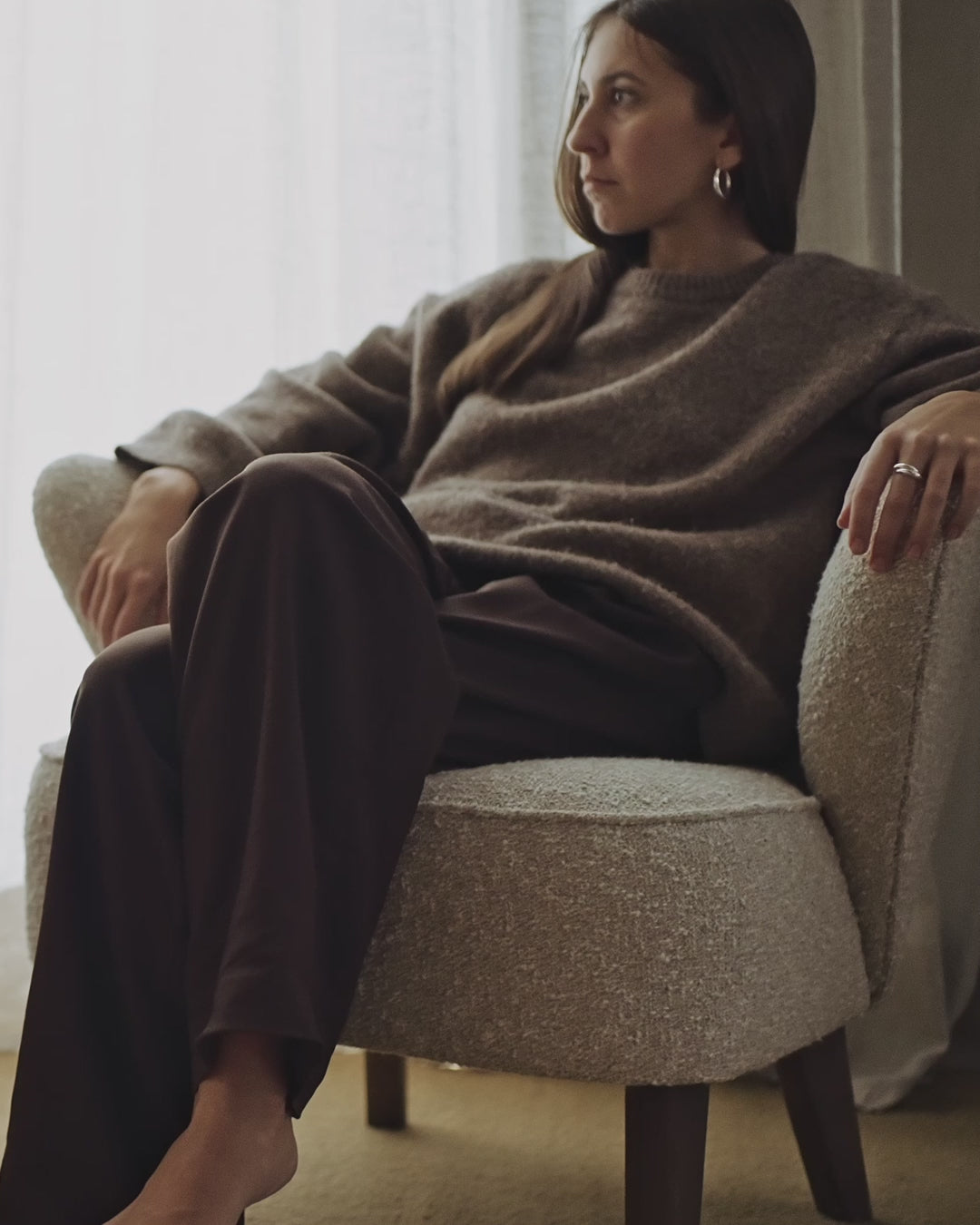 INGEBORG Armchair brown sheepskin with oak base