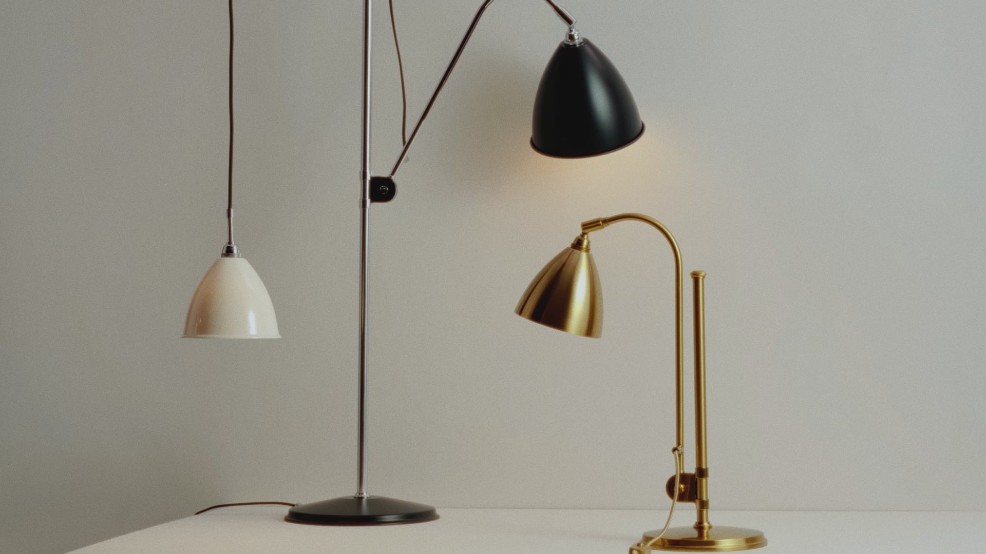 Tischlampe BESTLITE BL2 Messing mit grauem Schirm
