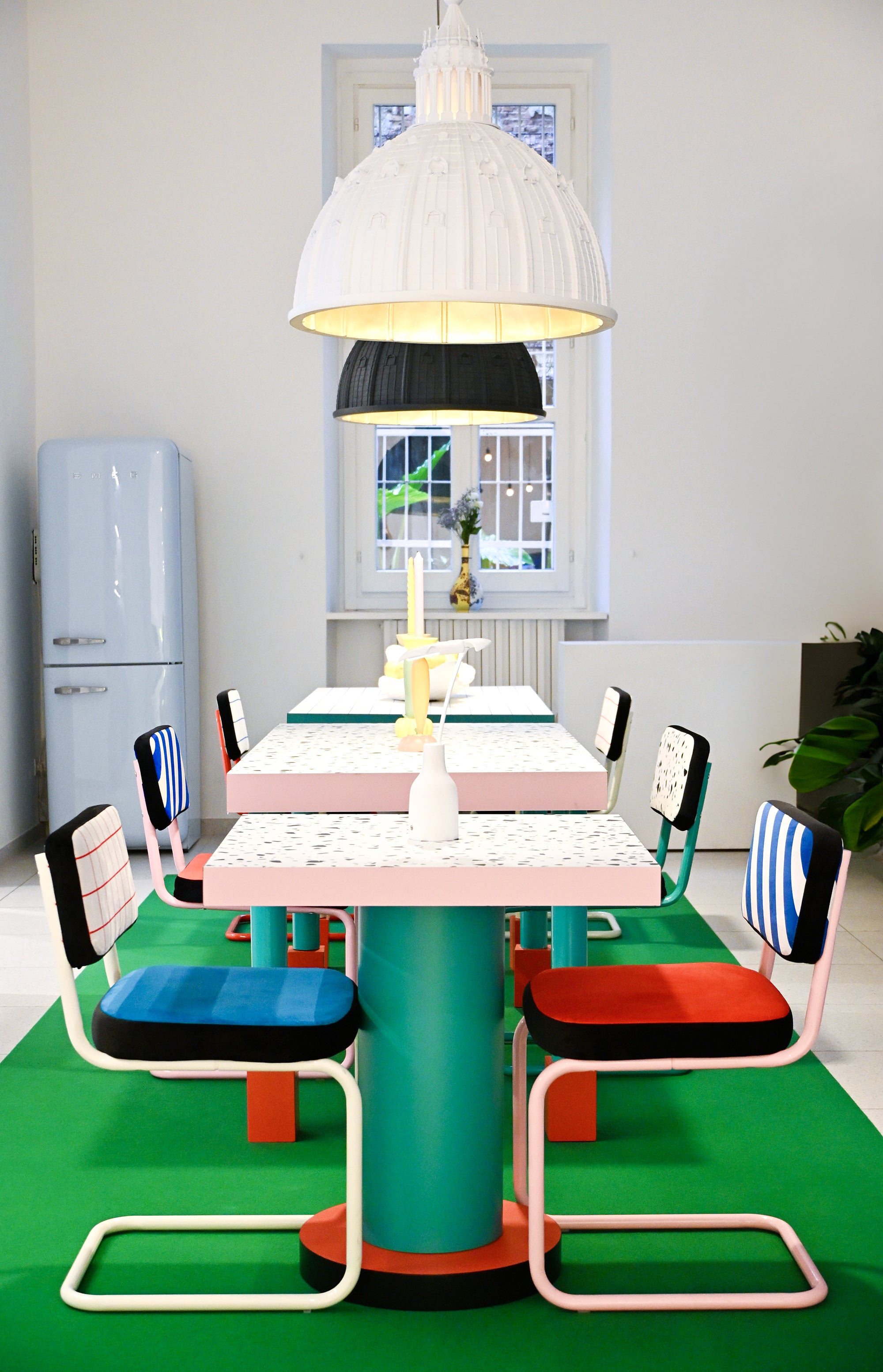 Quadratischer Kaffeetisch mit runder Basis SUPERLOUNGE TABLE RED GRID türkis mit Rosa