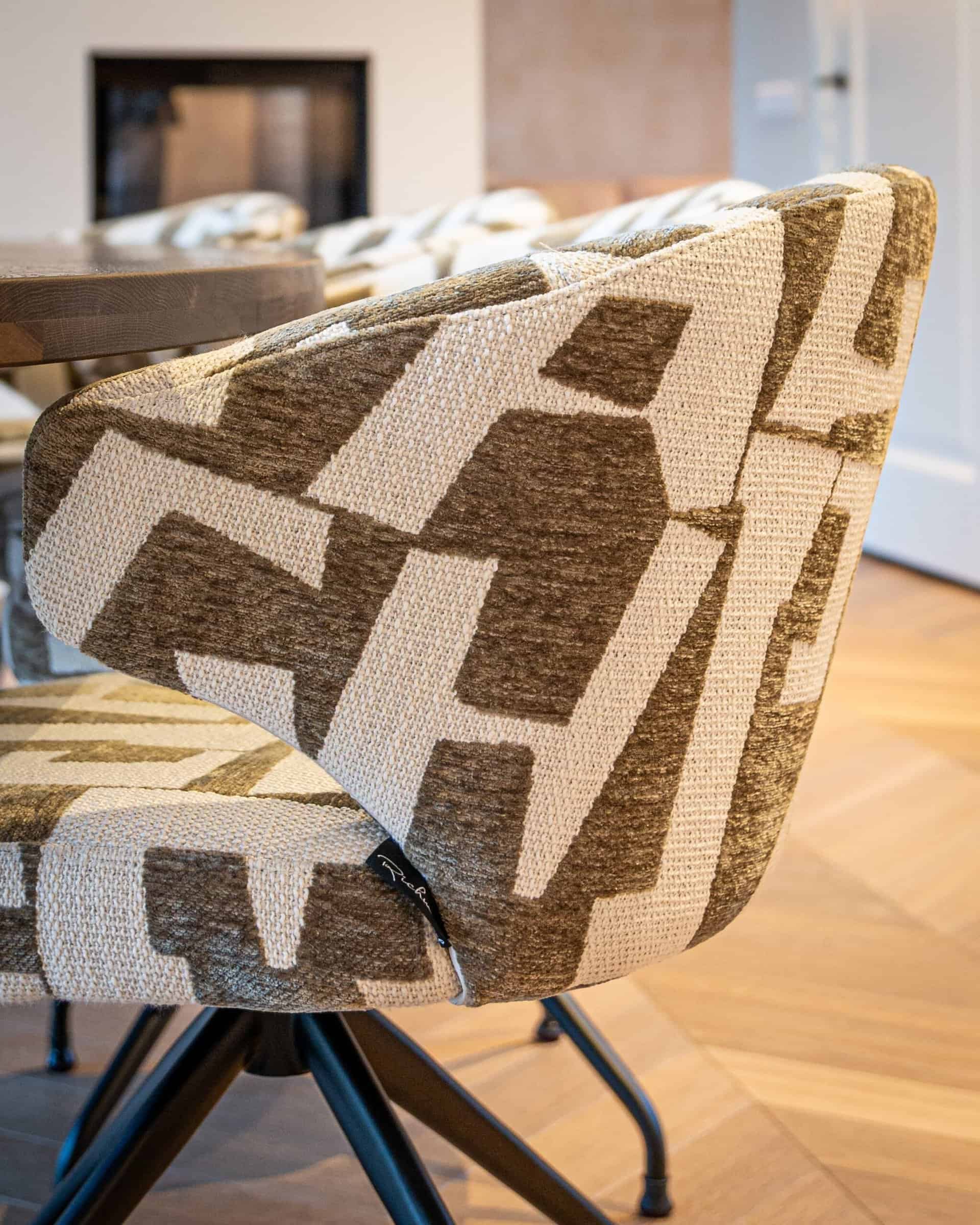 Drehstuhl MILLY beige mit braunem und schwarzem Gestell