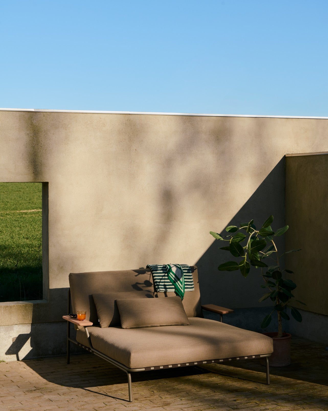 Outdoor Daybed with Armrests SETTLE Light Gray with Gray Base
