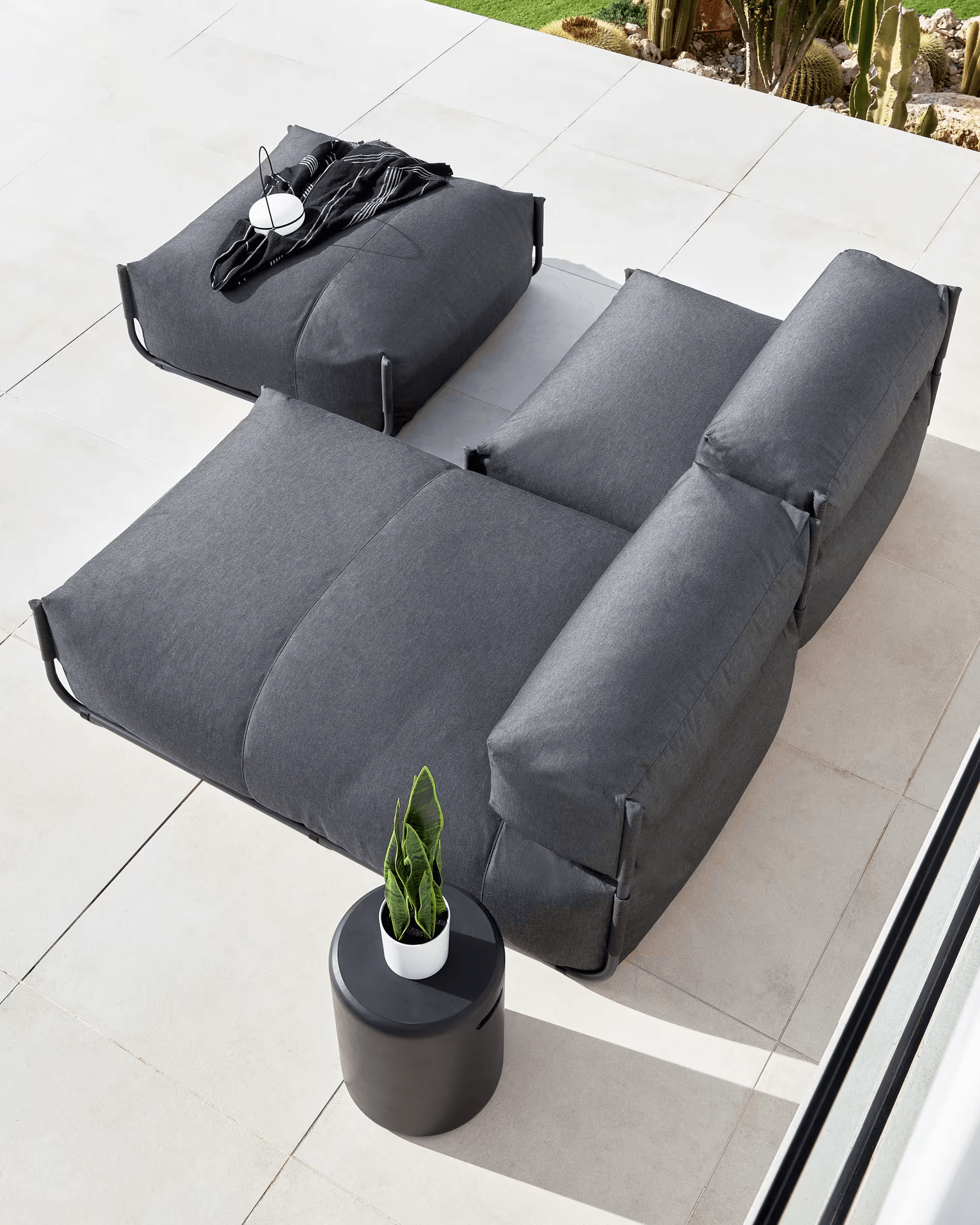 Sofa modułowa ogrodowa SQUARE - puf ciemnoszary La Forma Eye on Design