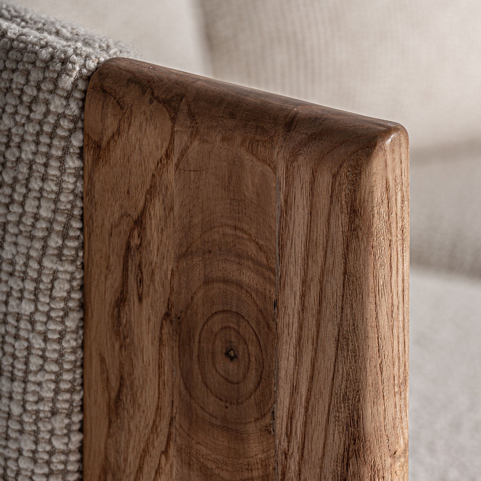 Sofa NARA beżowy z dębową podstawą