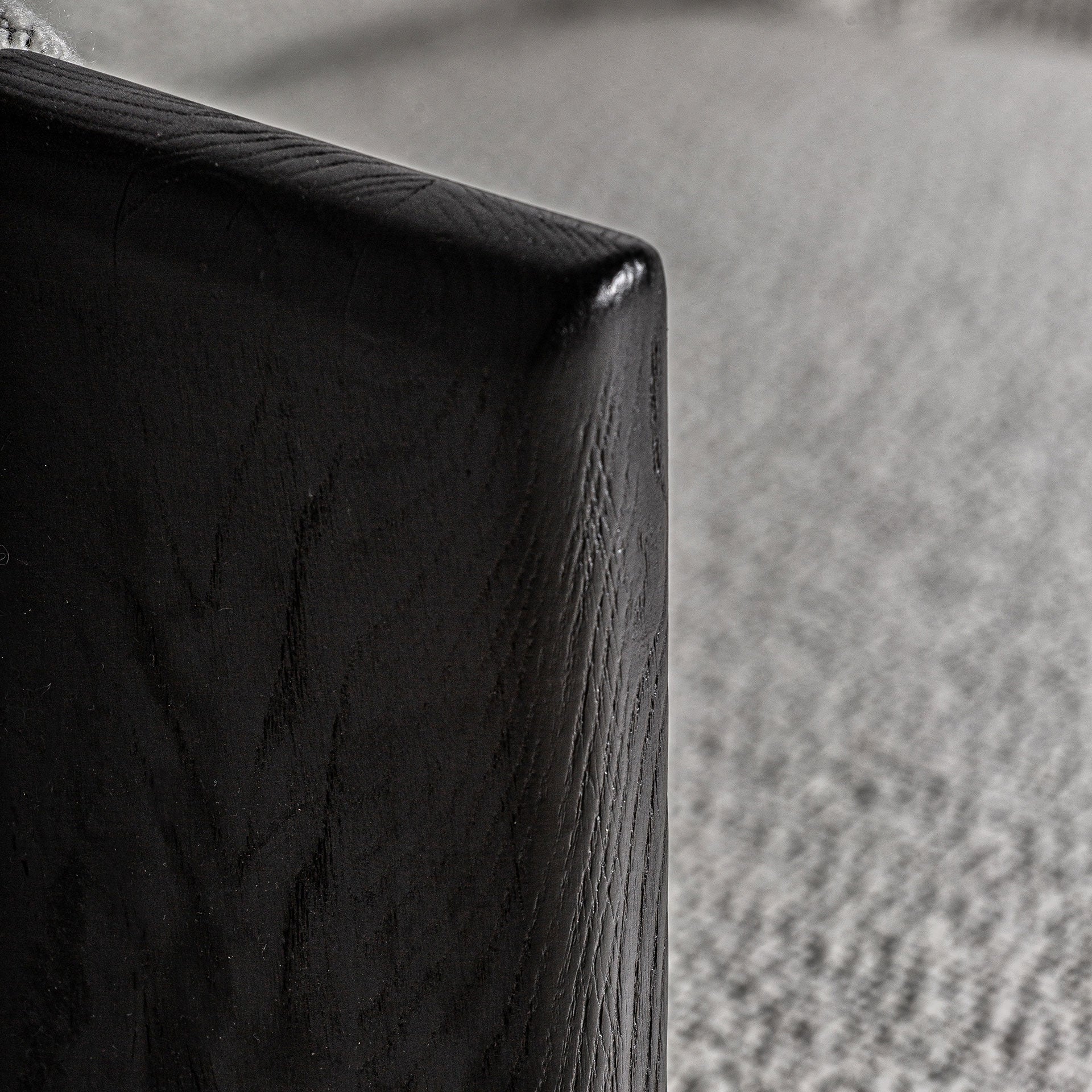 Sofa NARA szary z czarną dębową podstawą