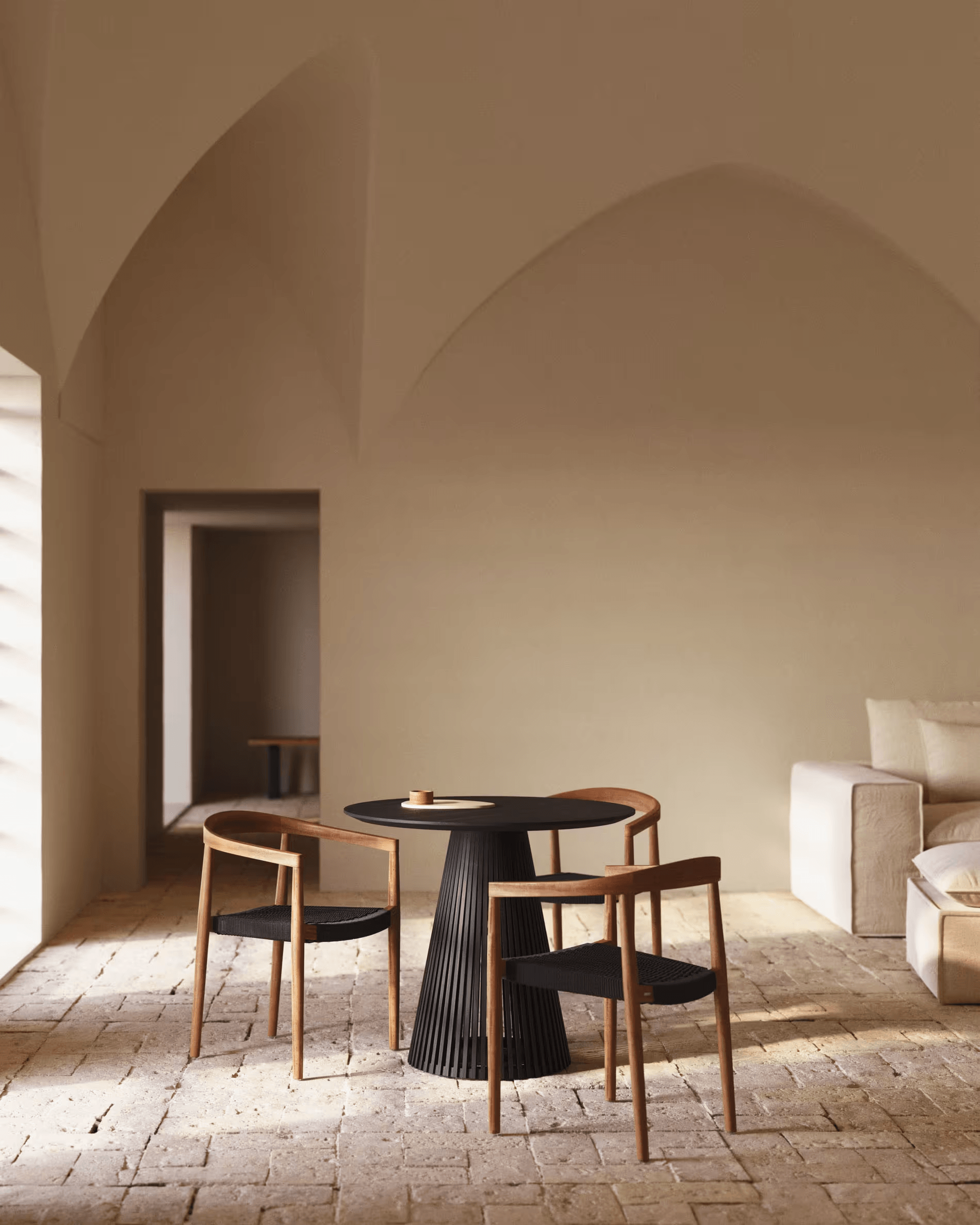 Stół JEANETTE czarne drewno tekowe La Forma Eye on Design