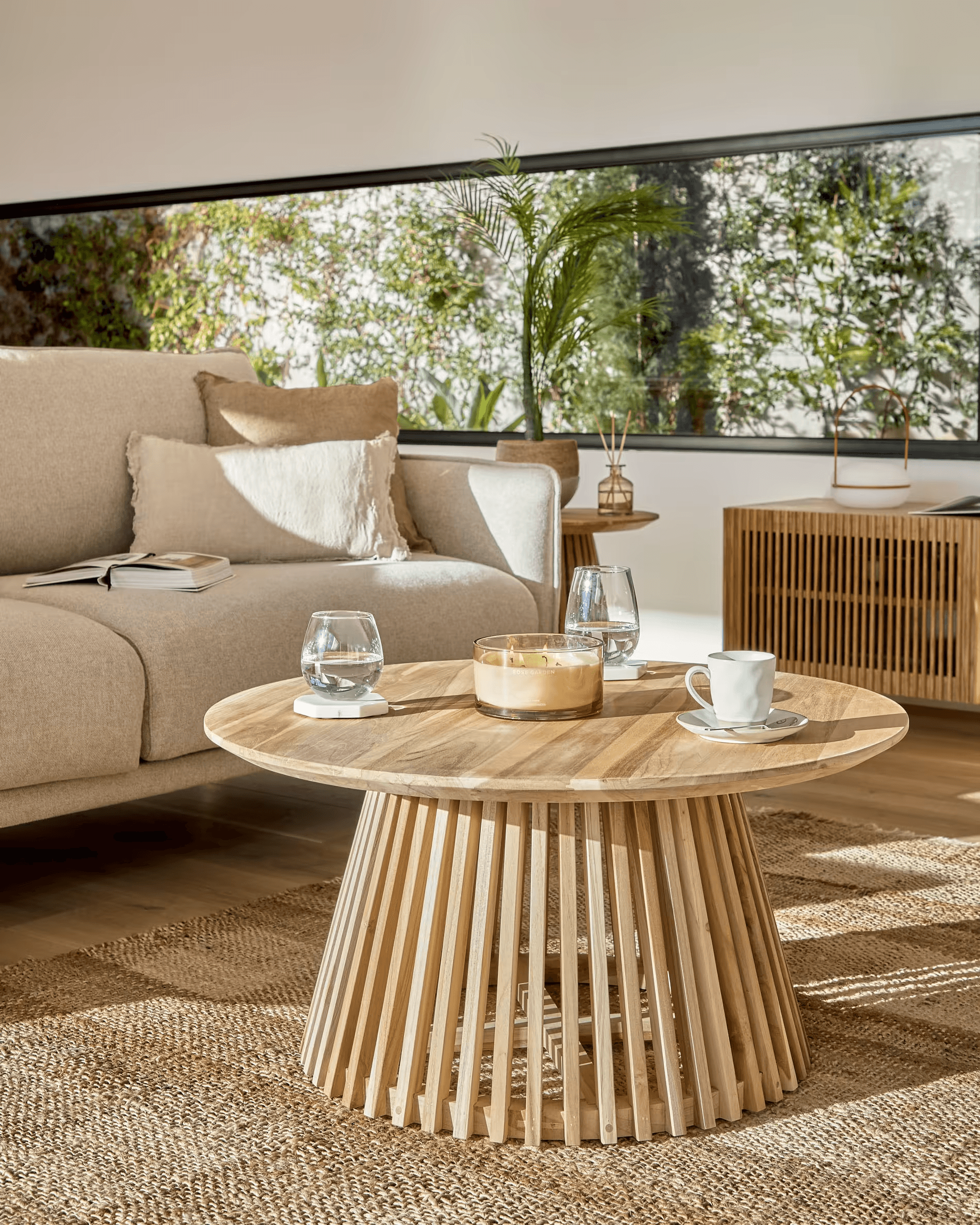 Stolik kawowy JEANETTE lite drewno tekowe La Forma Eye on Design