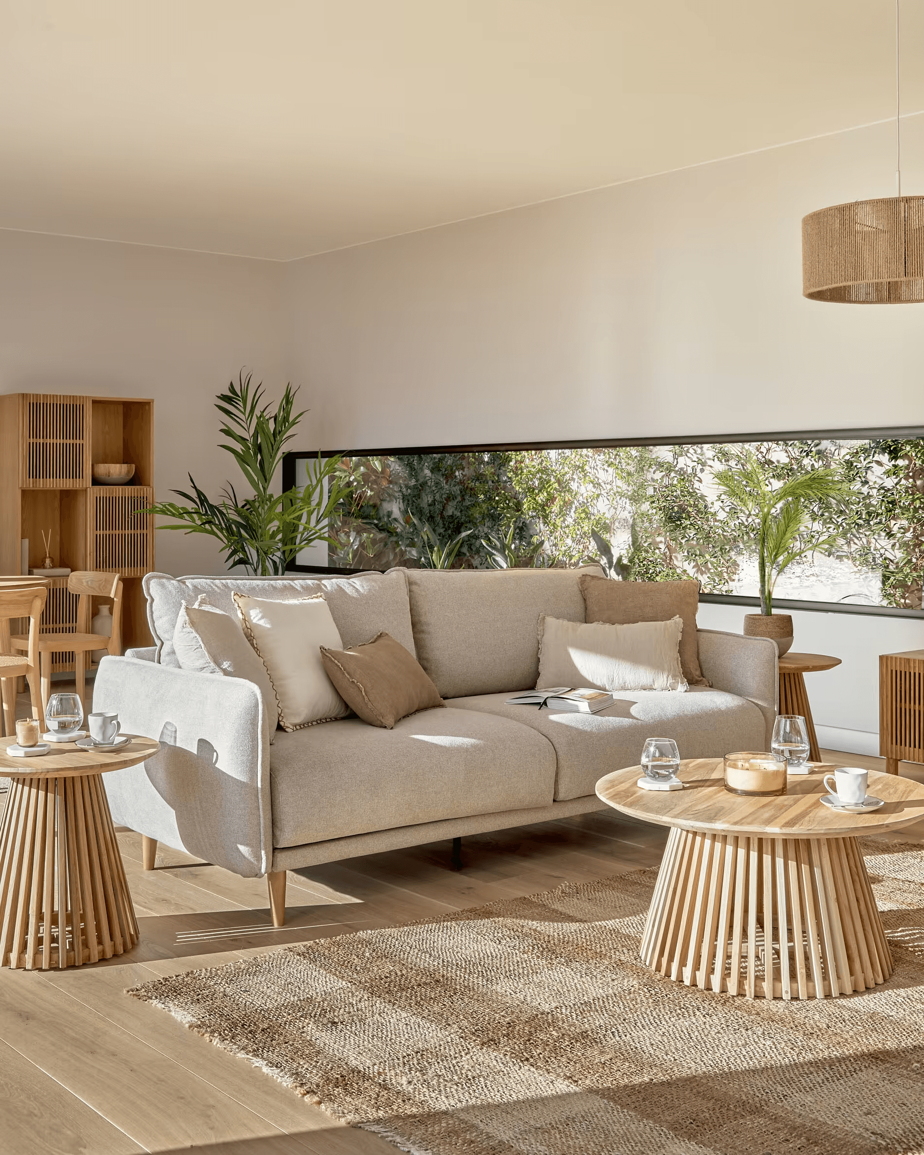 Stolik kawowy JEANETTE lite drewno tekowe La Forma Eye on Design