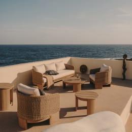 Stolik kawowy XORIGUER drewno eukaliptusowe La Forma Eye on Design