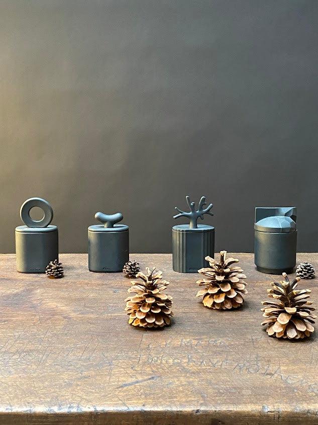 Świeca zapachowa KI czarny Kyuka Design    Eye on Design