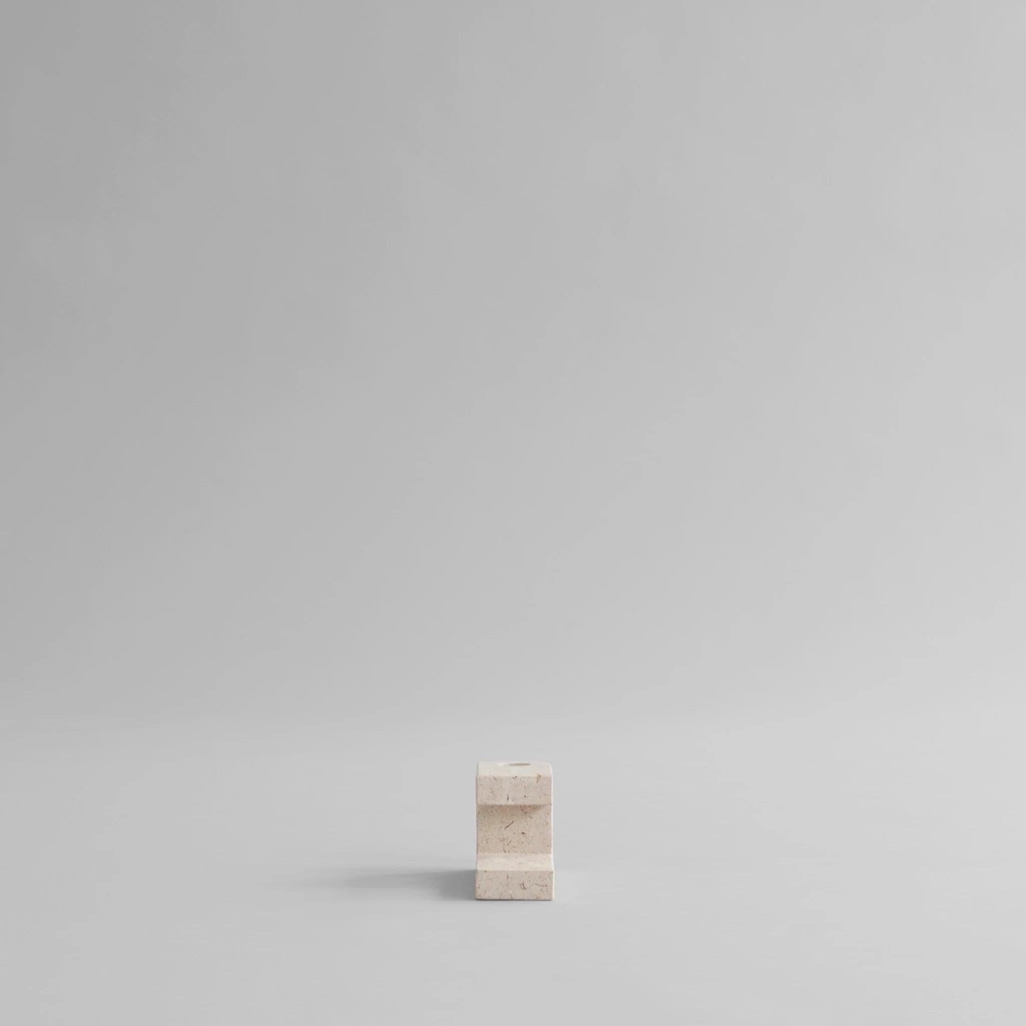 Świecznik BRICK LOW wapień 101 Copenhagen Eye on Design