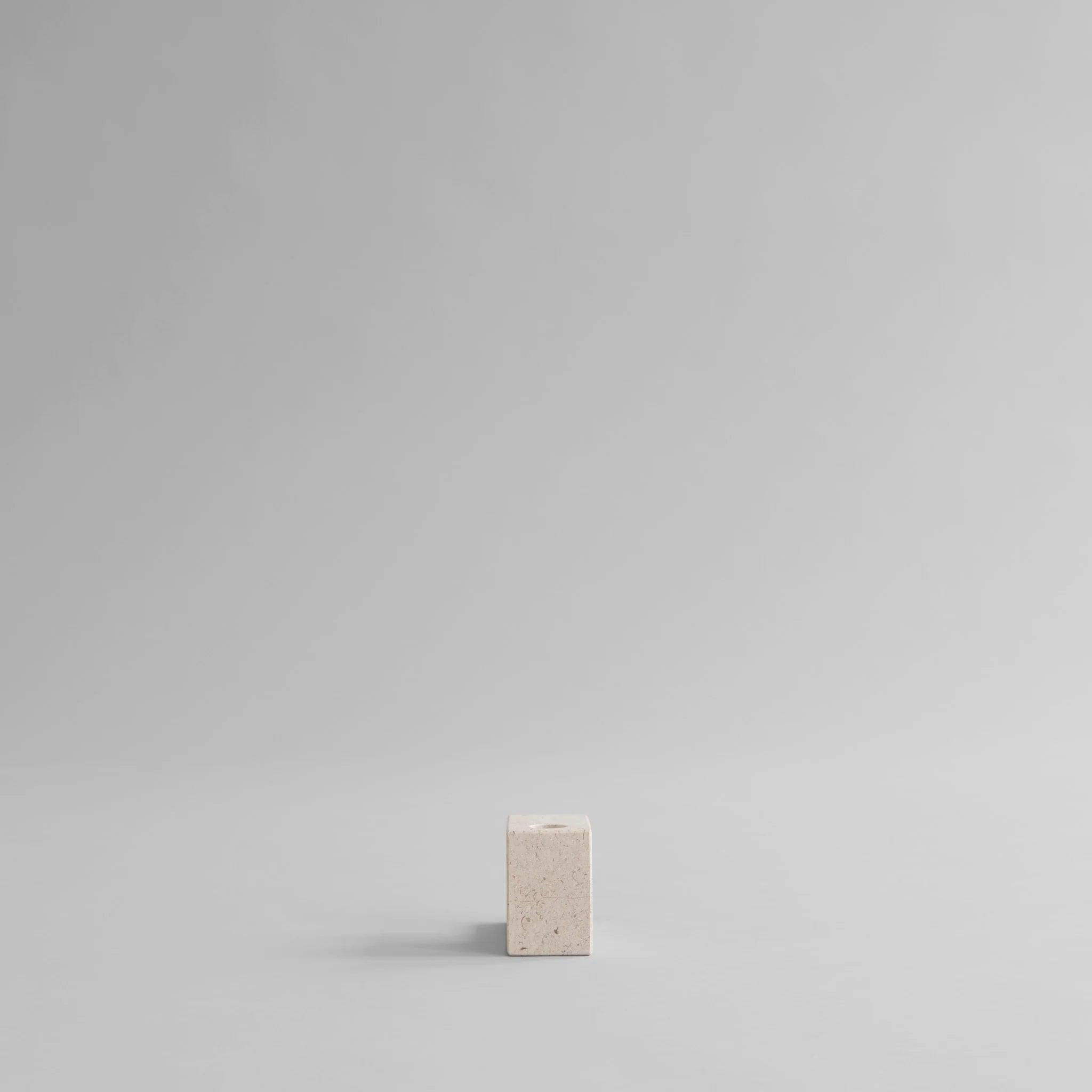 Świecznik BRICK LOW wapień 101 Copenhagen Eye on Design