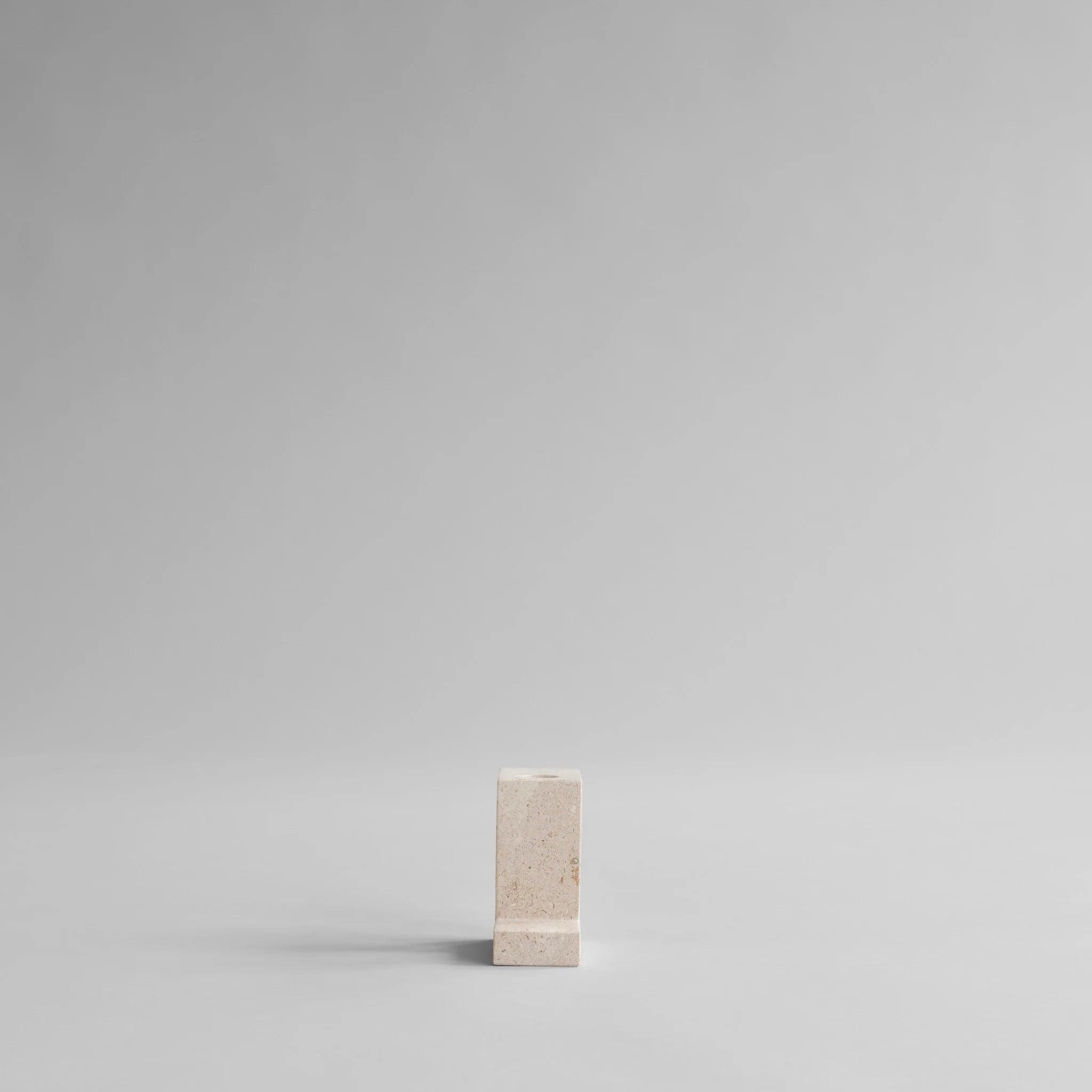 Świecznik BRICK TALL wapień 101 Copenhagen Eye on Design