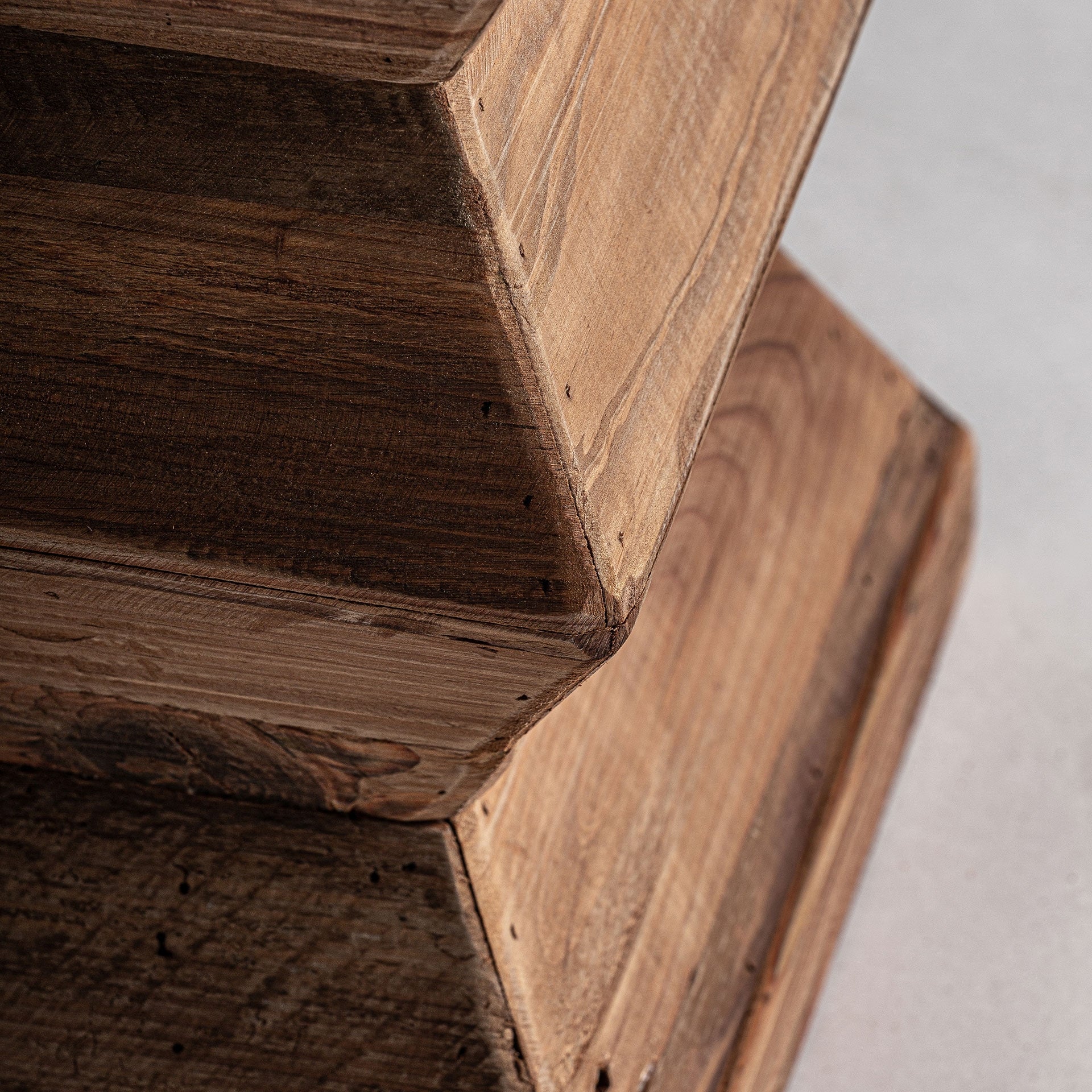 Stołek BREIVE drewno sosnowe z recyklingu