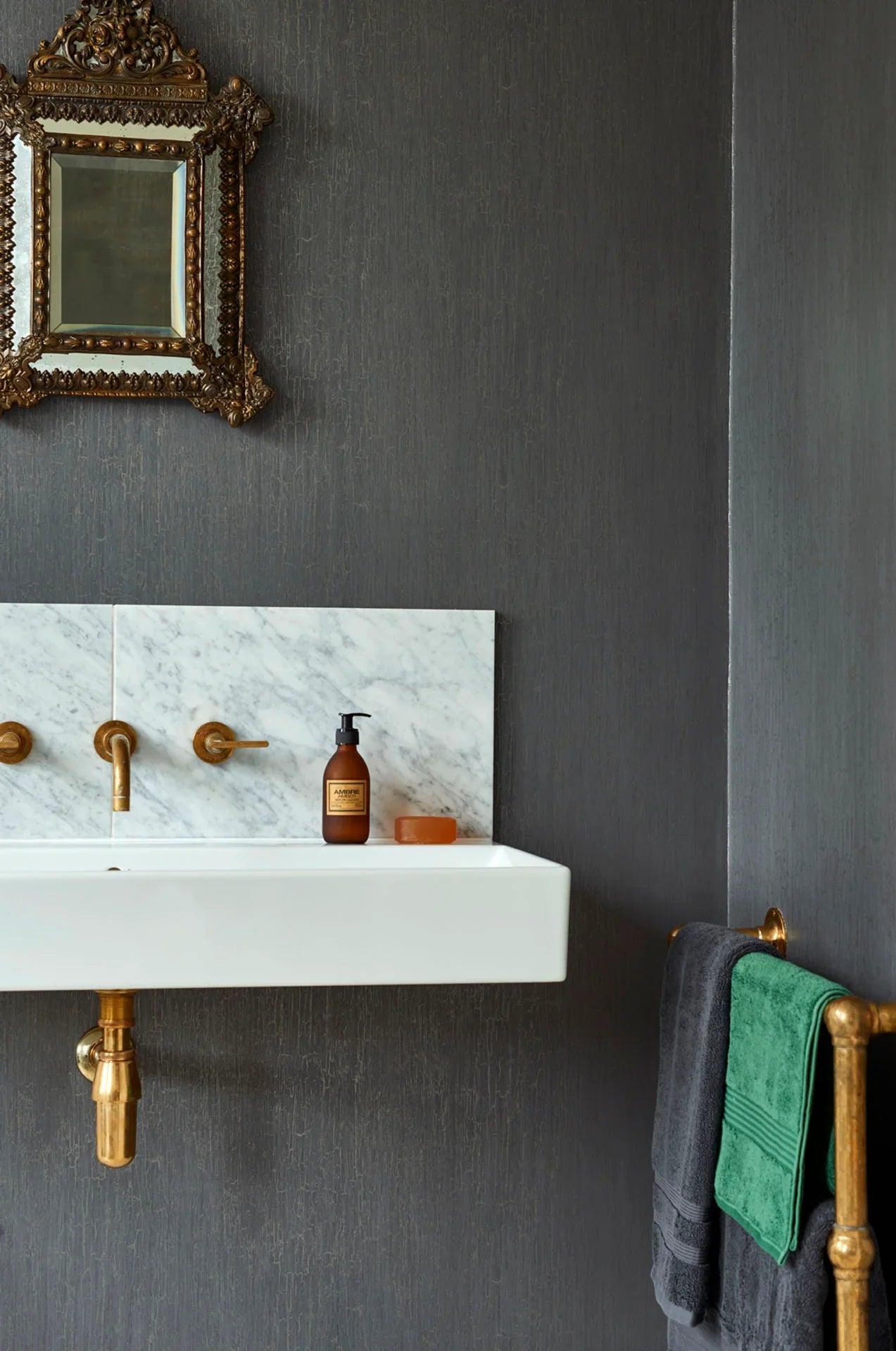 Metallic wallpaper imitating a cracking surface CURIO - Crackle gray