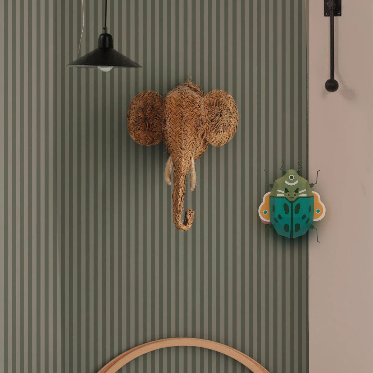 Tapeta flizelinowa w paski STRIPE FOREST SAGE leśny zielony