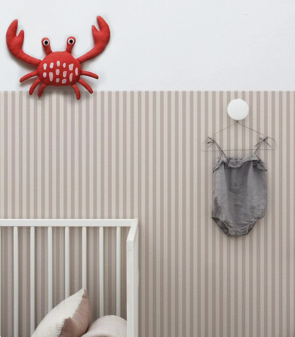 Non-woven wallpaper in stripes STRIPE ROSE HAZE beige