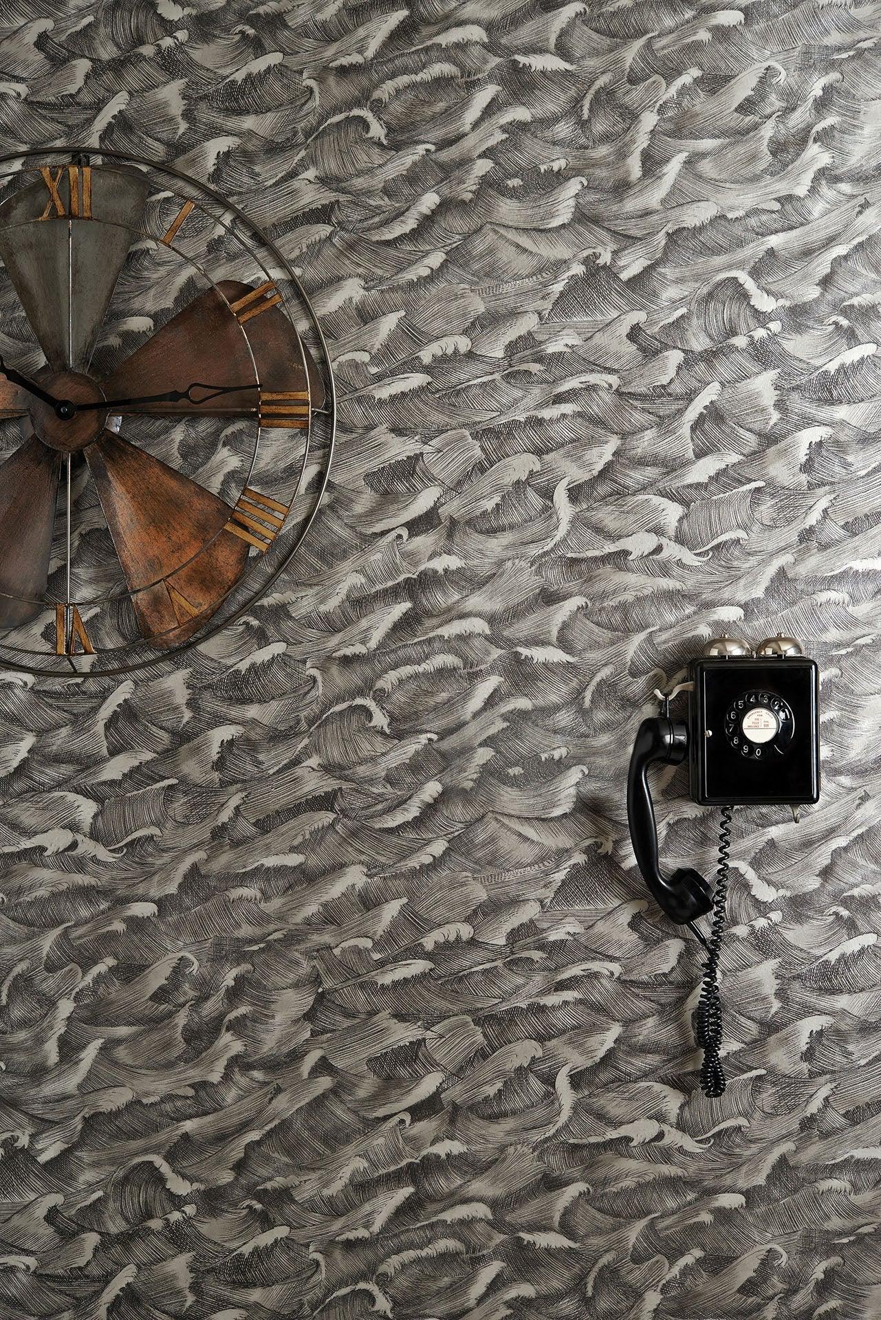 Tapeta z abstrakcyjnym wzorem fal morskich WHIMSICAL - Columbus szary