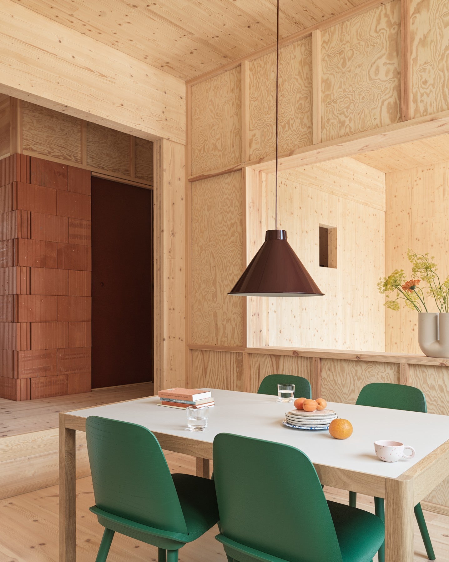 Stół WORKSHOP szare linoleum z dębową podstawą
