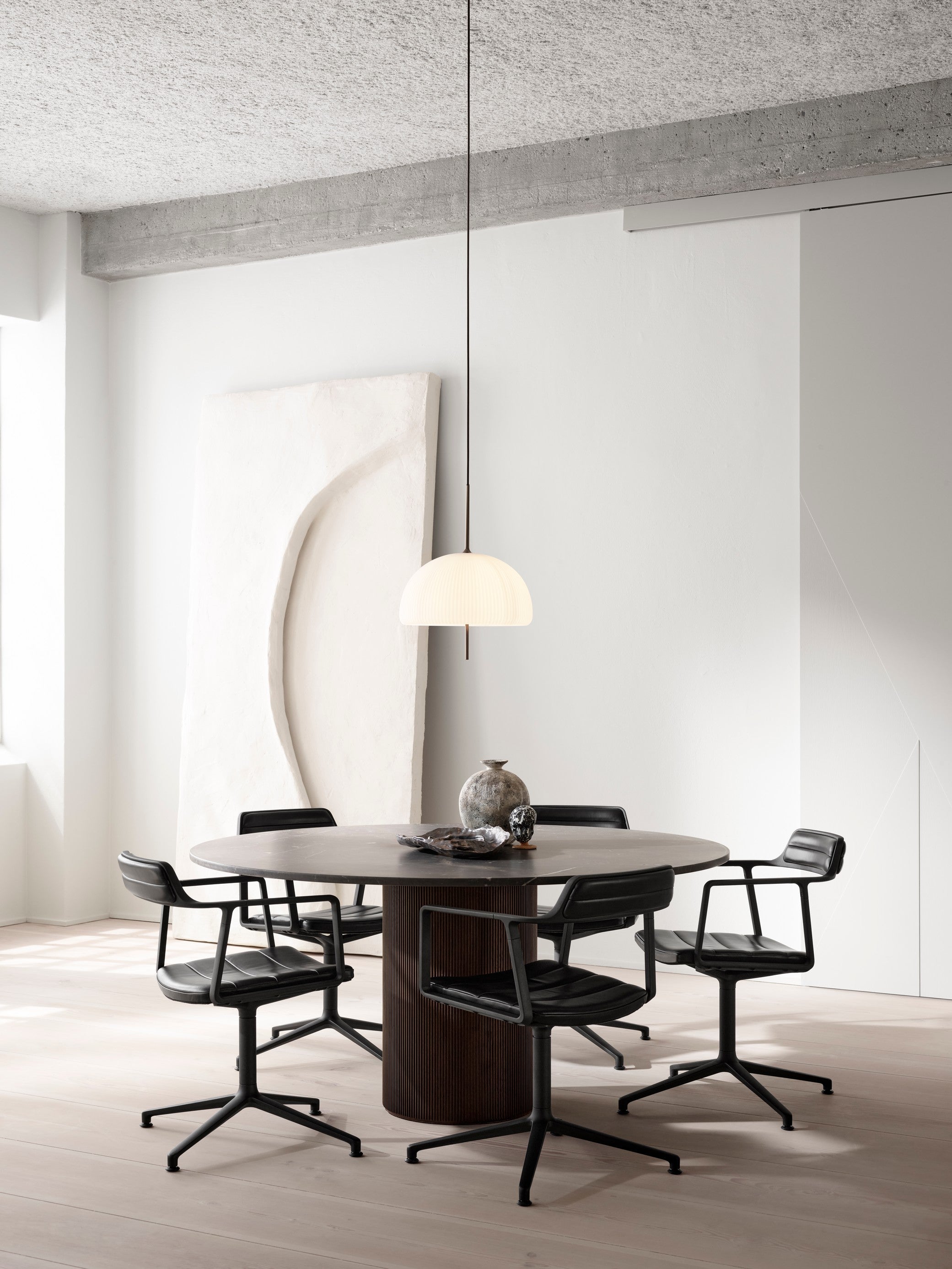 Lampa wisząca SCULPTURE biały klosz