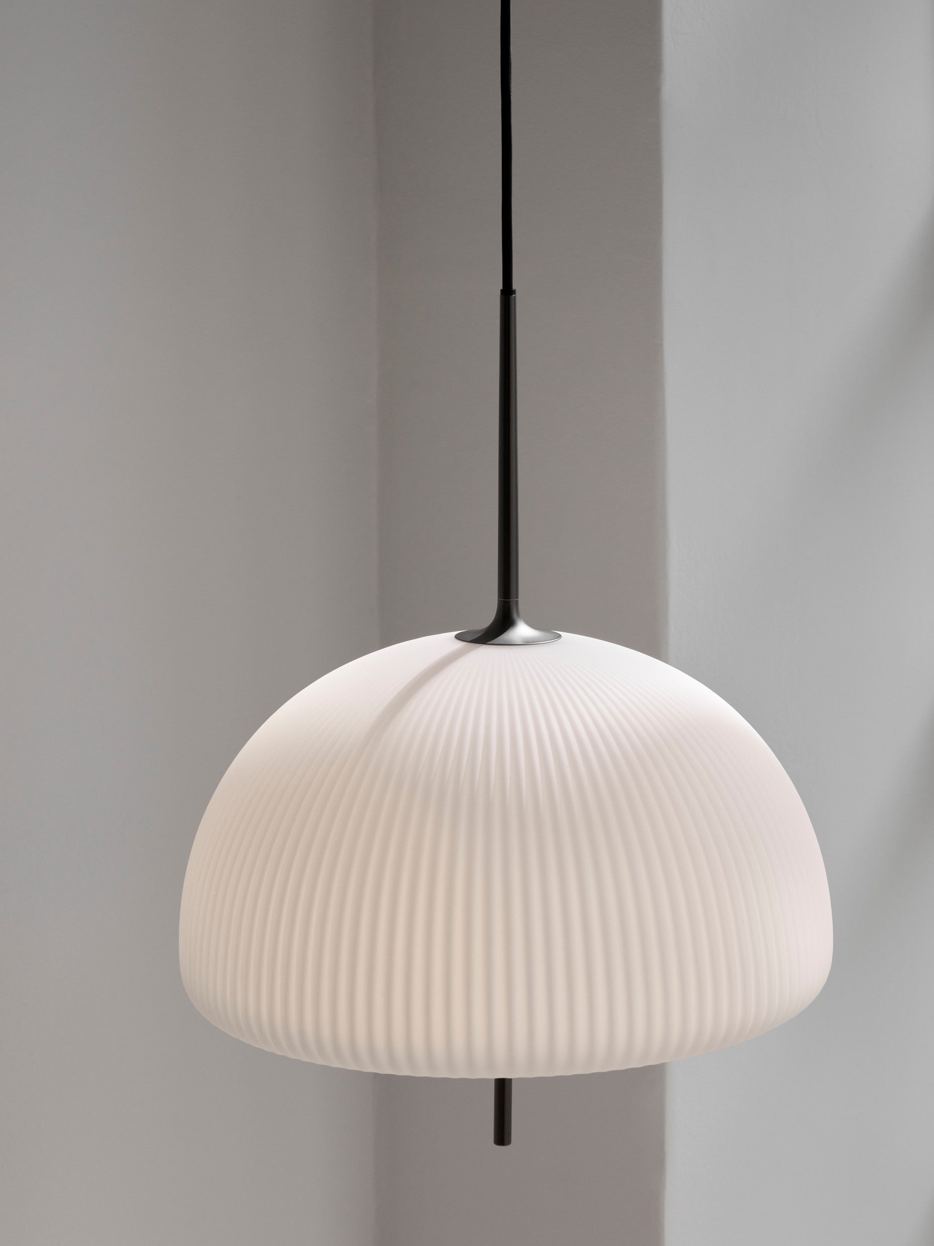 Lampa wisząca SCULPTURE biały klosz