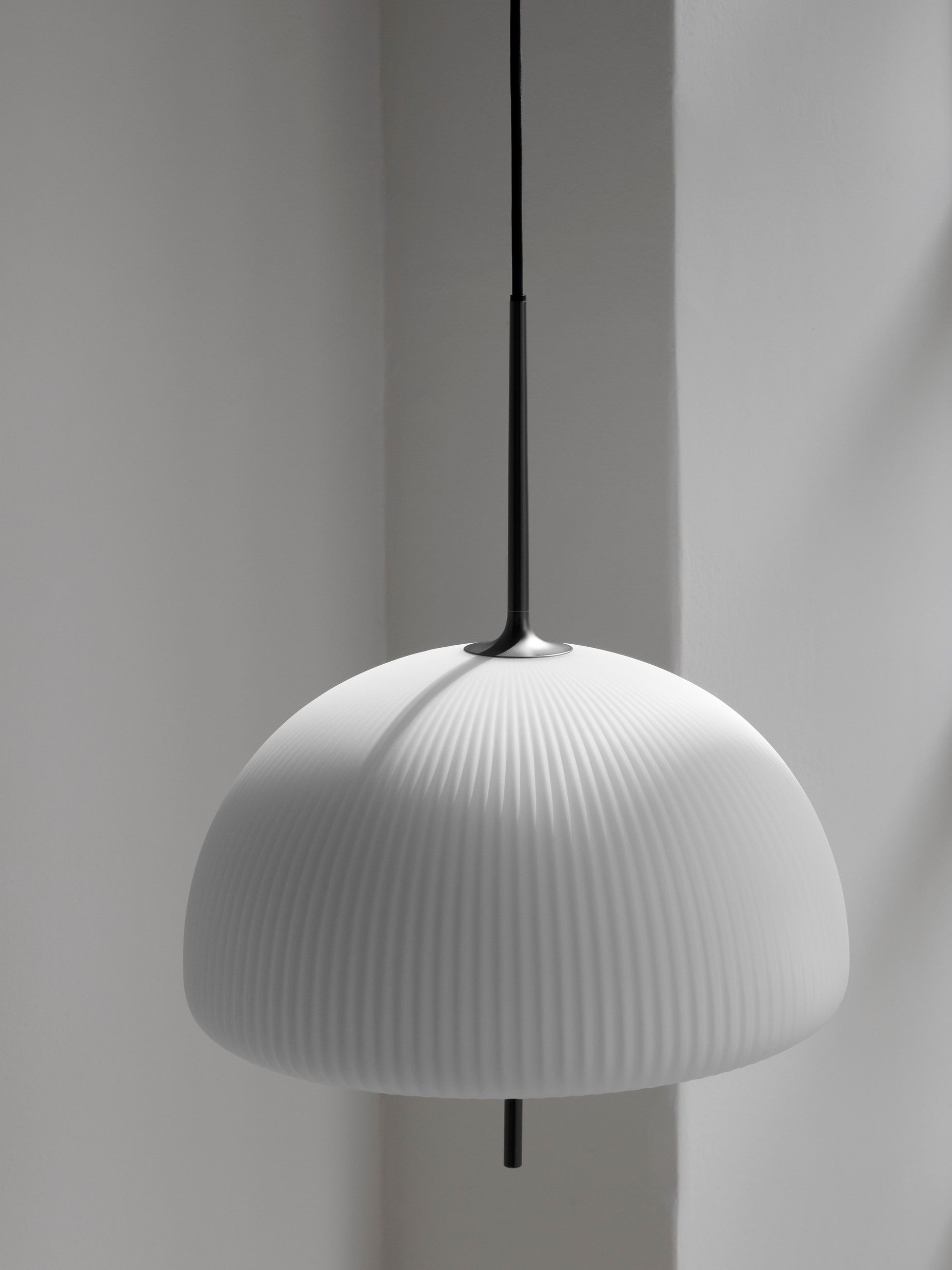 Lampa wisząca SCULPTURE biały klosz