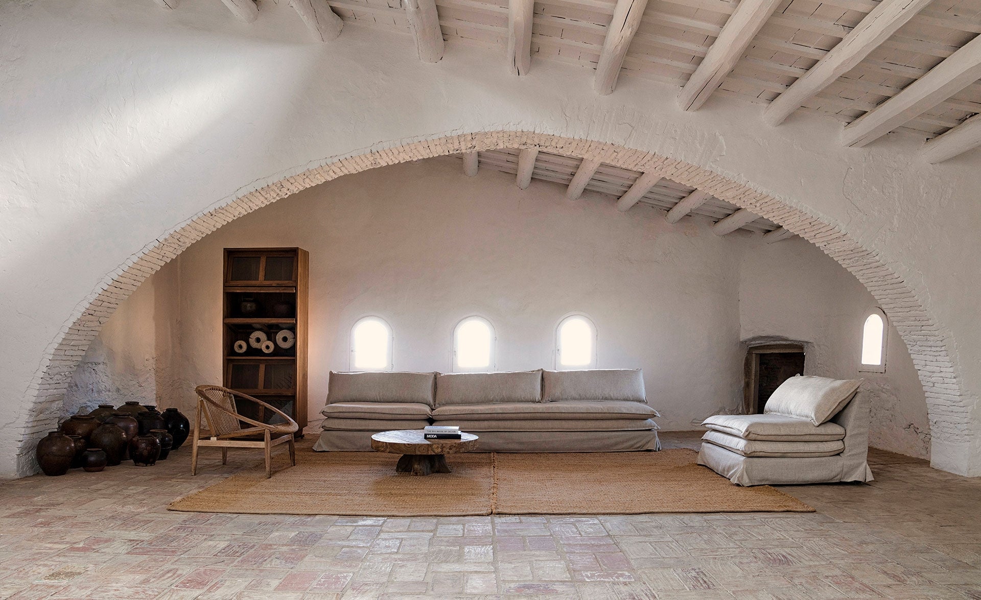 Witryna BACKLYN aus recyceltem Teakholz