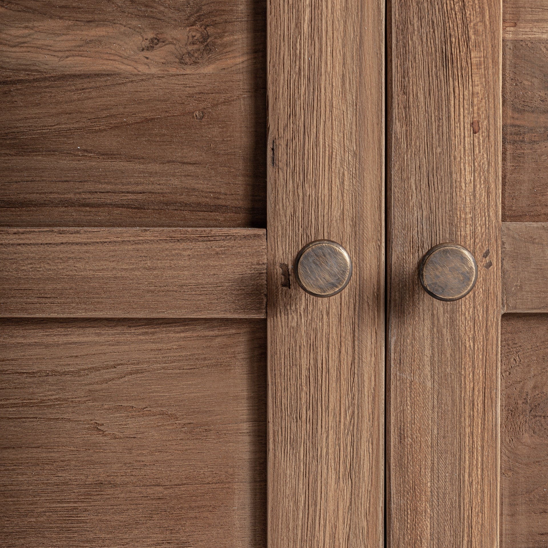 Witryna HELMOND drewno z recyklingu