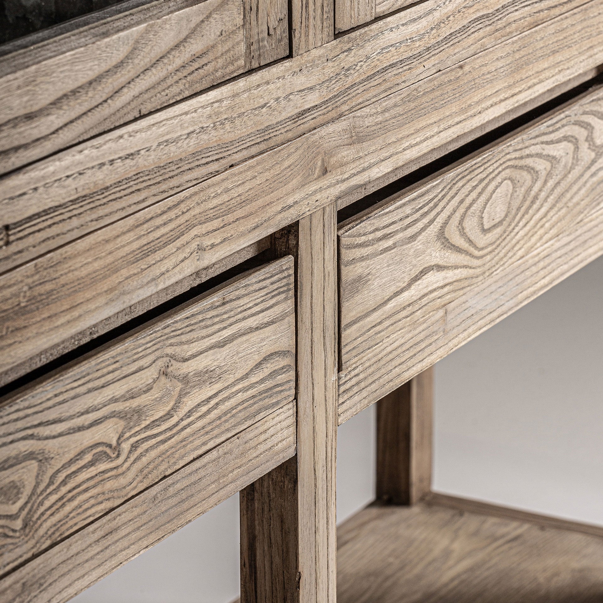 Vitrine MASEIN aus Weidenholz