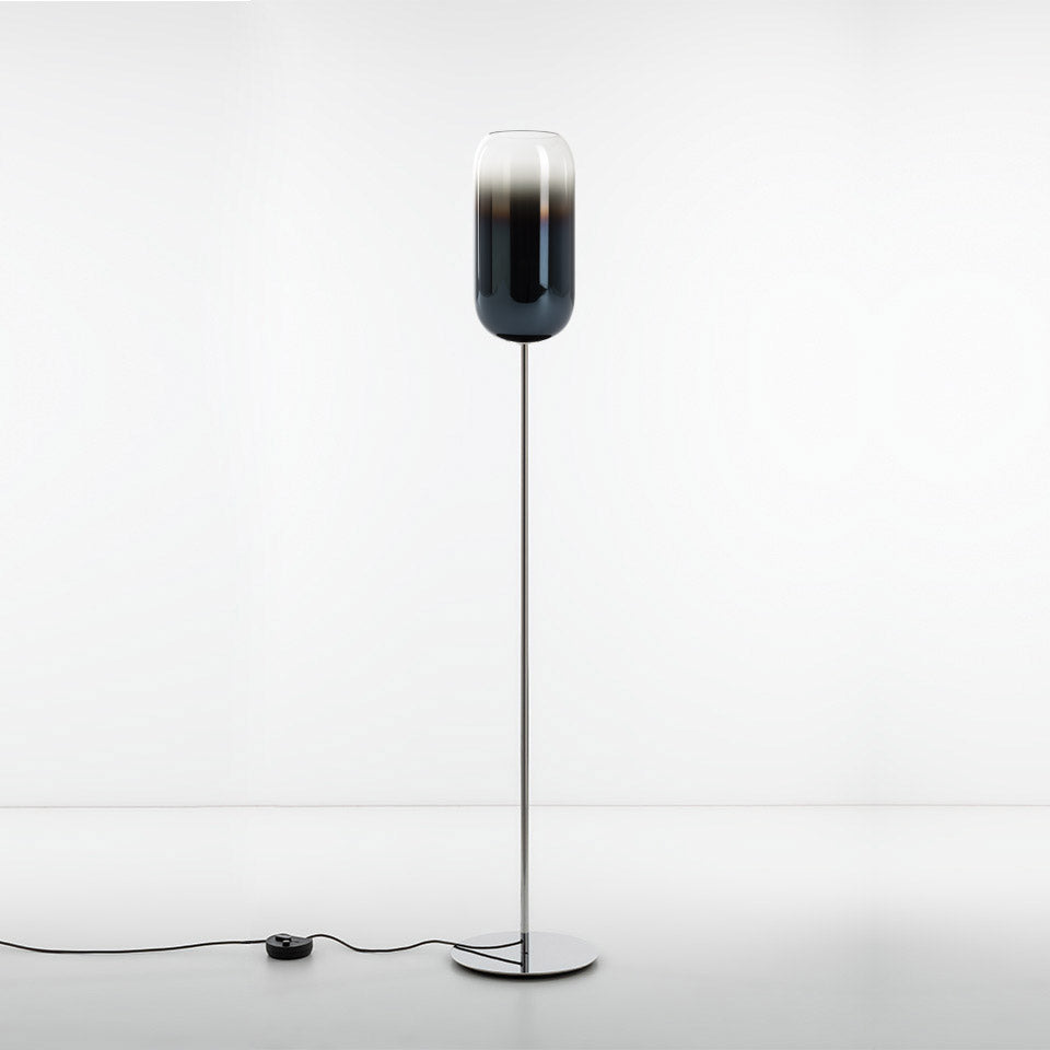 Stehlampe GOPLE blau mit silbernem Fuß