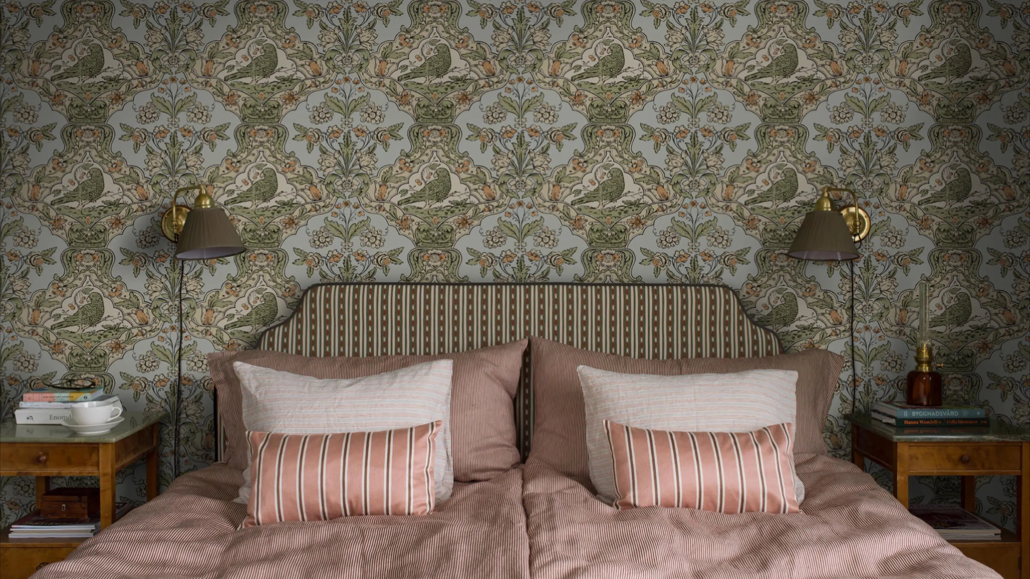 Tapety papierowe jako dekoracyjna ściana we wnętrzu
