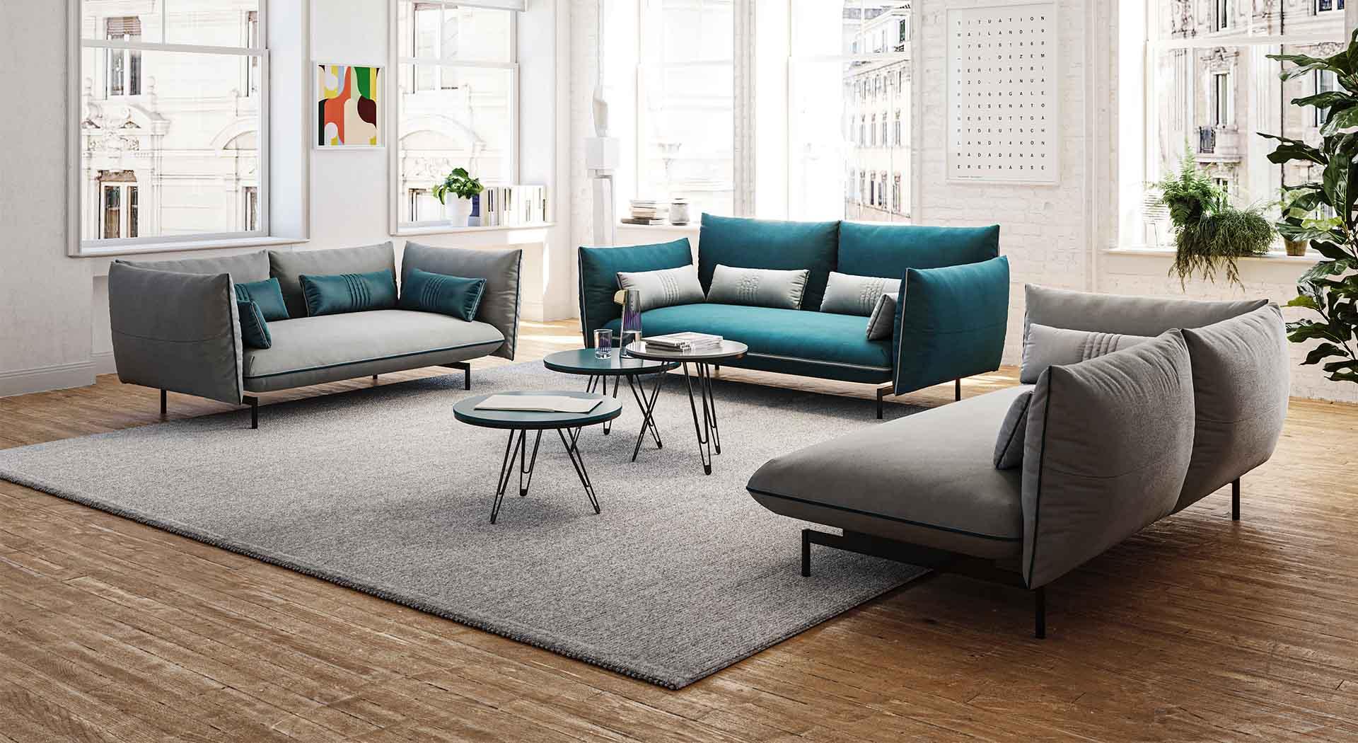 Sofa turkusowa w nowoczesnym salonie