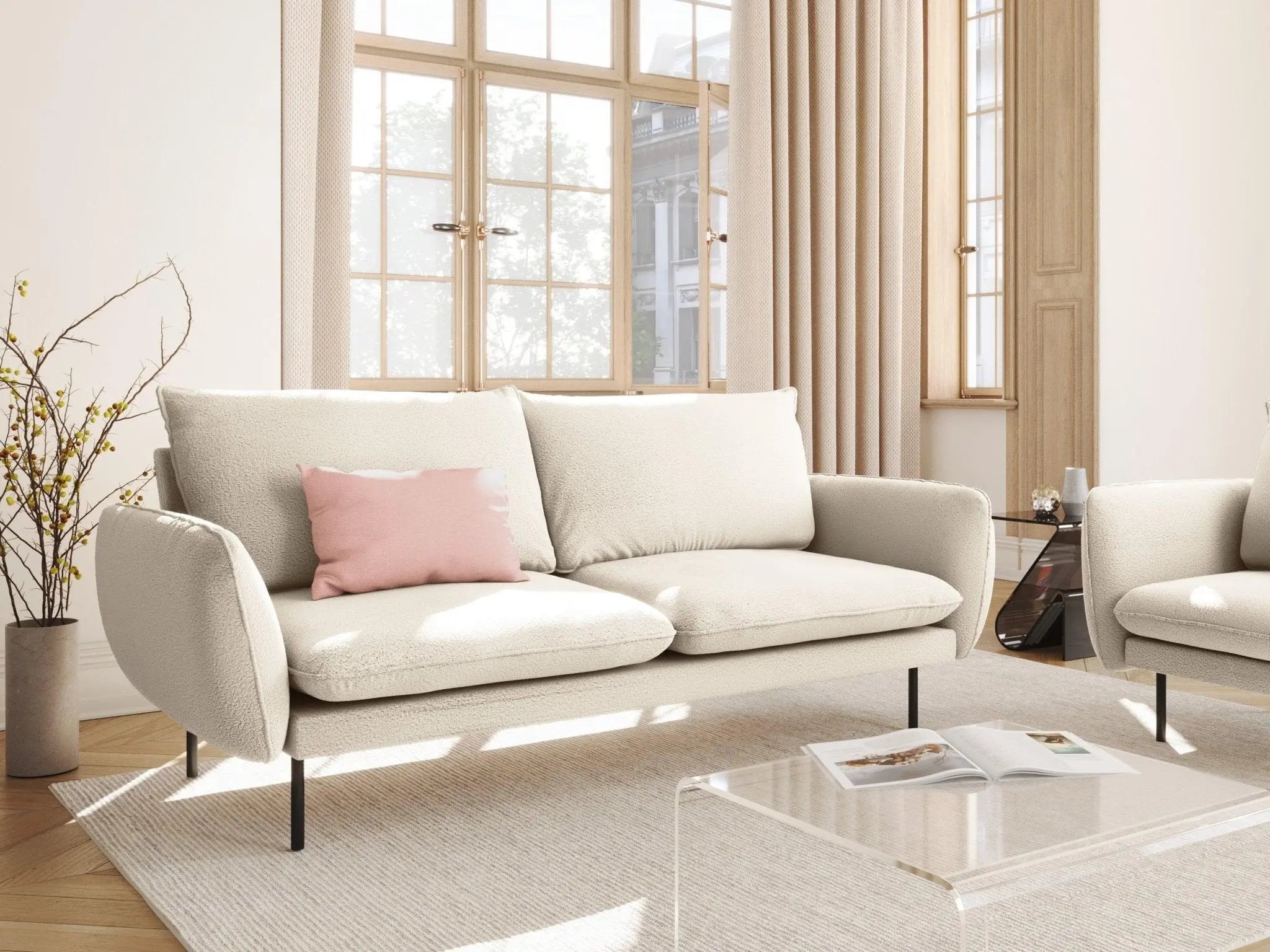 Sofa w tkaninie bouclé w przytulnej aranżacji salonu