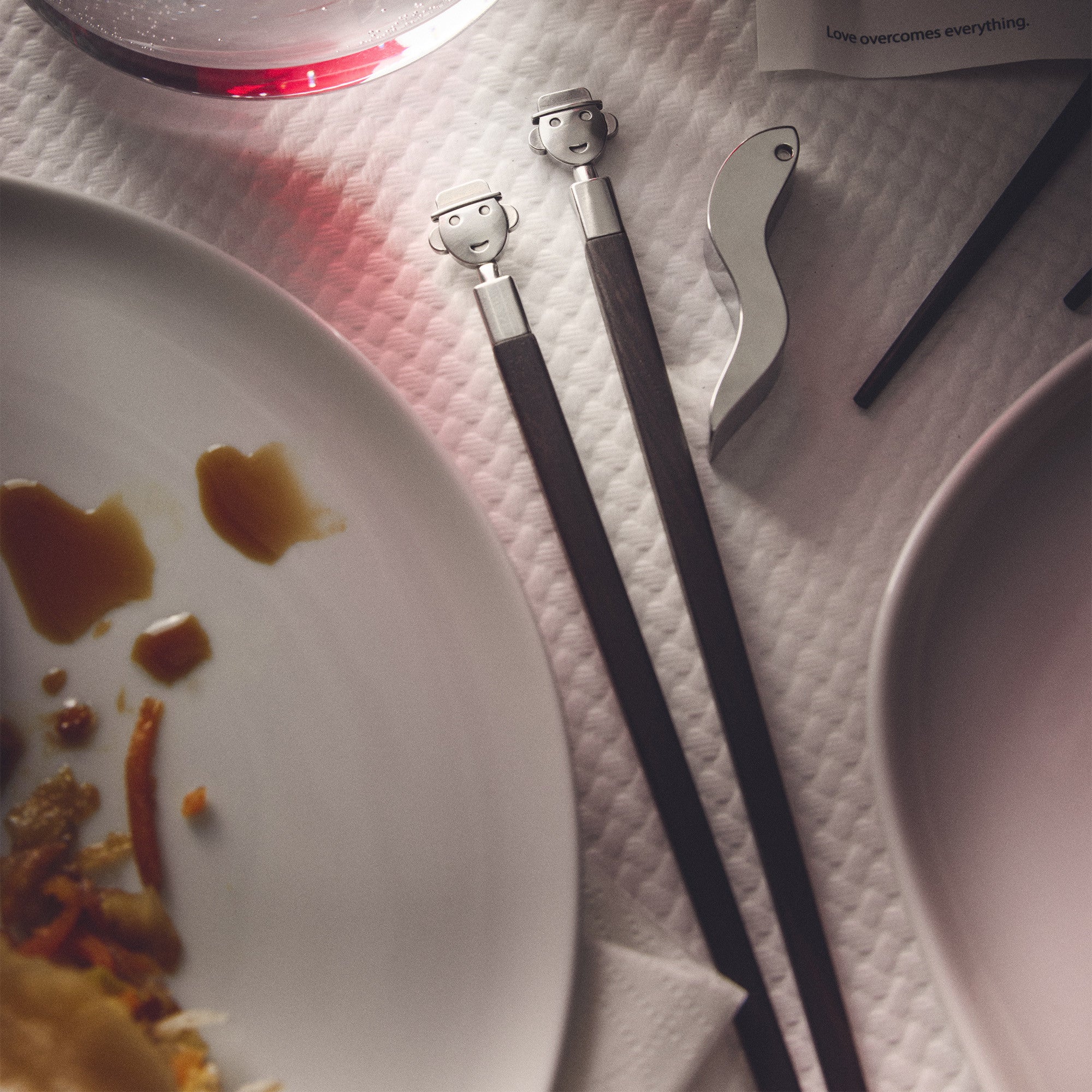 Pałeczki orientalne z podstawką ALESSANDRO STIC drewno hebanowe ze stalowym wykończeniem