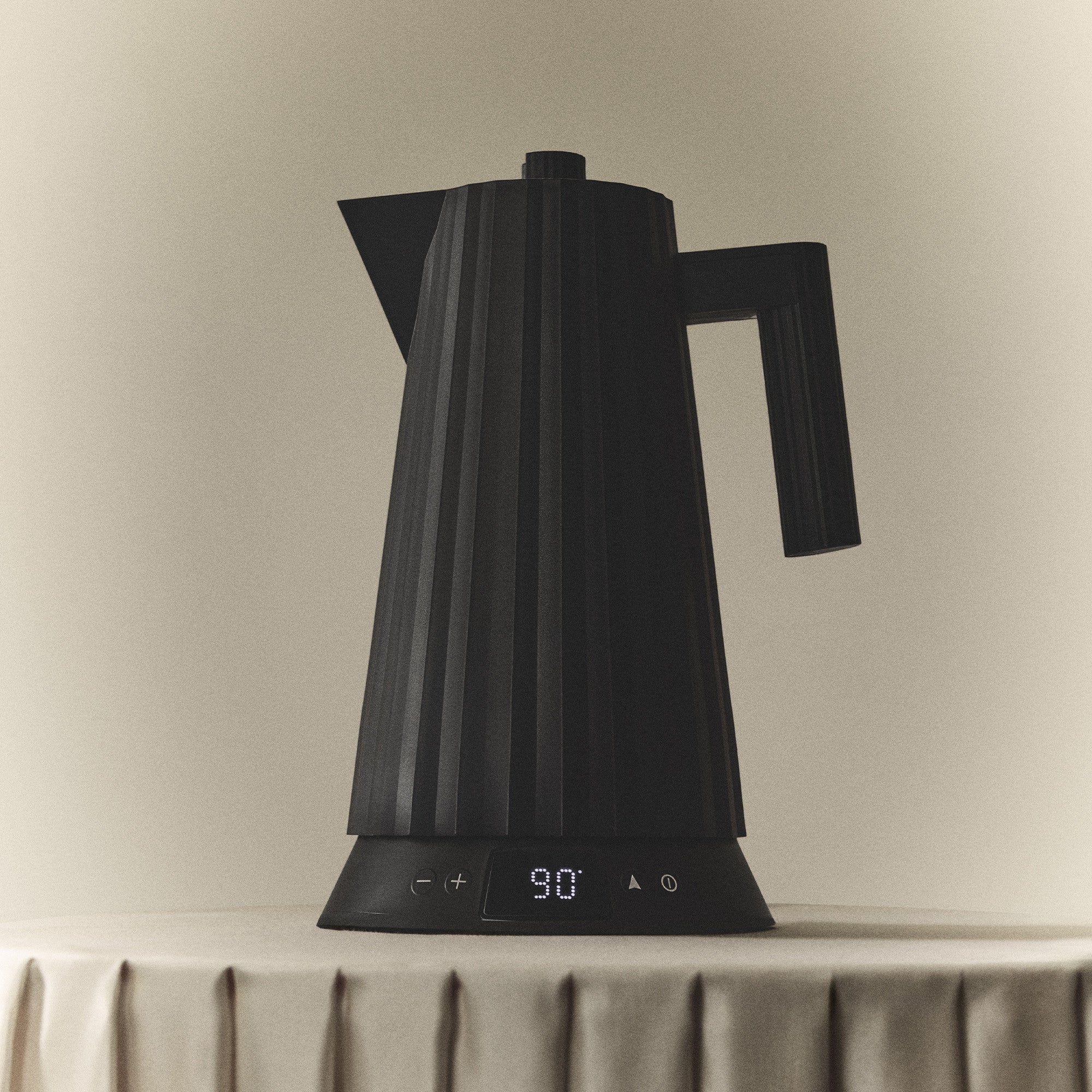 Czajnik elektryczny z regulacją temperatury PLISSÉ czarny