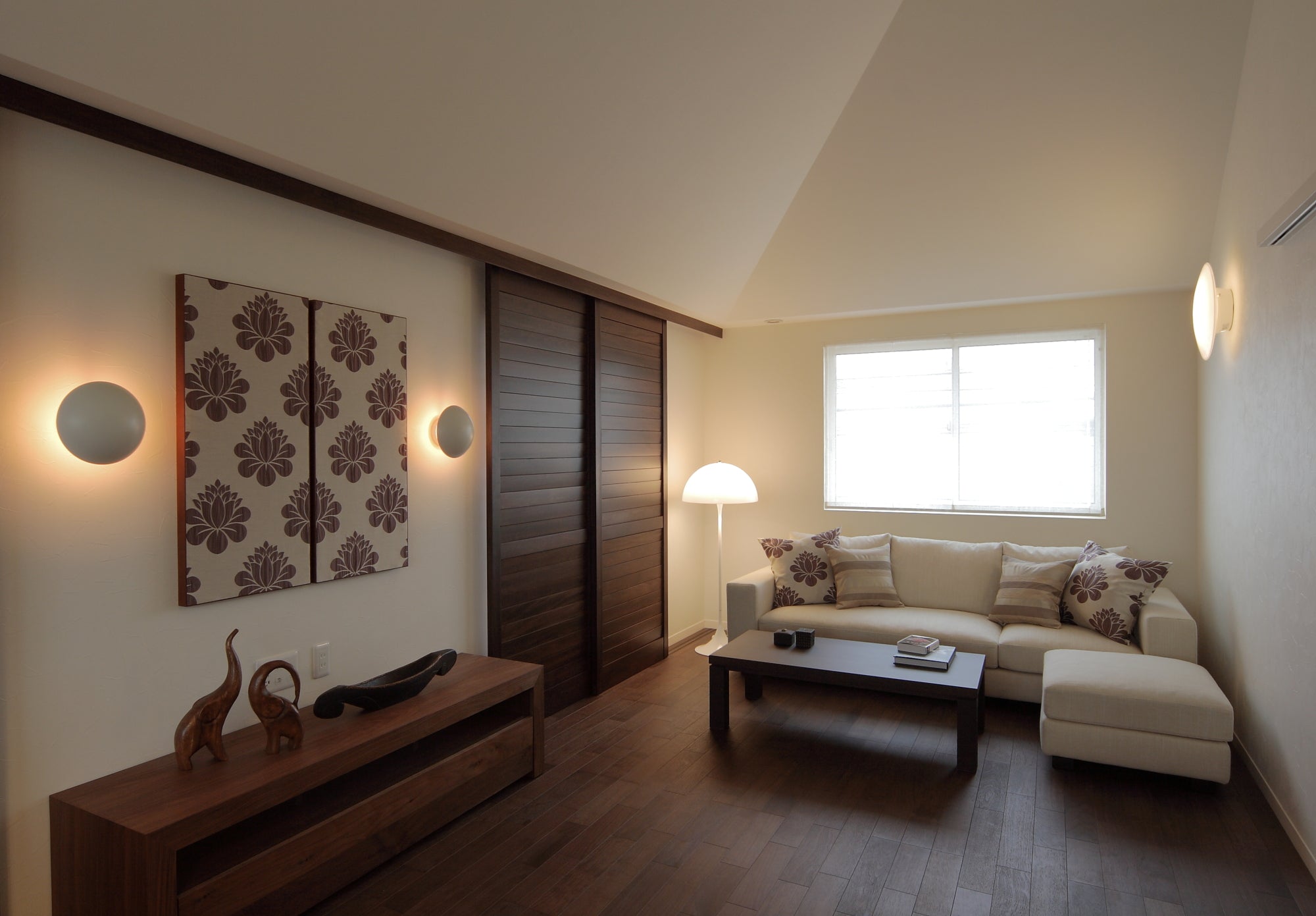 Stehlampe PANTHELLA weiß