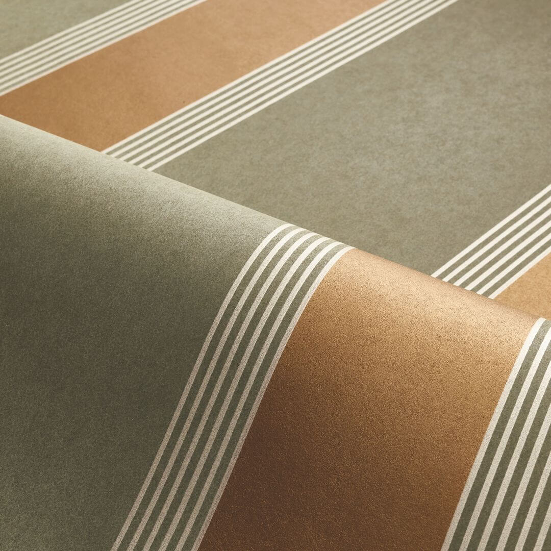 Tapeta z geometrycznym wzorem w paski AUTEUIL - VERT ARGILE/DORE ciemny zielony z żółtym