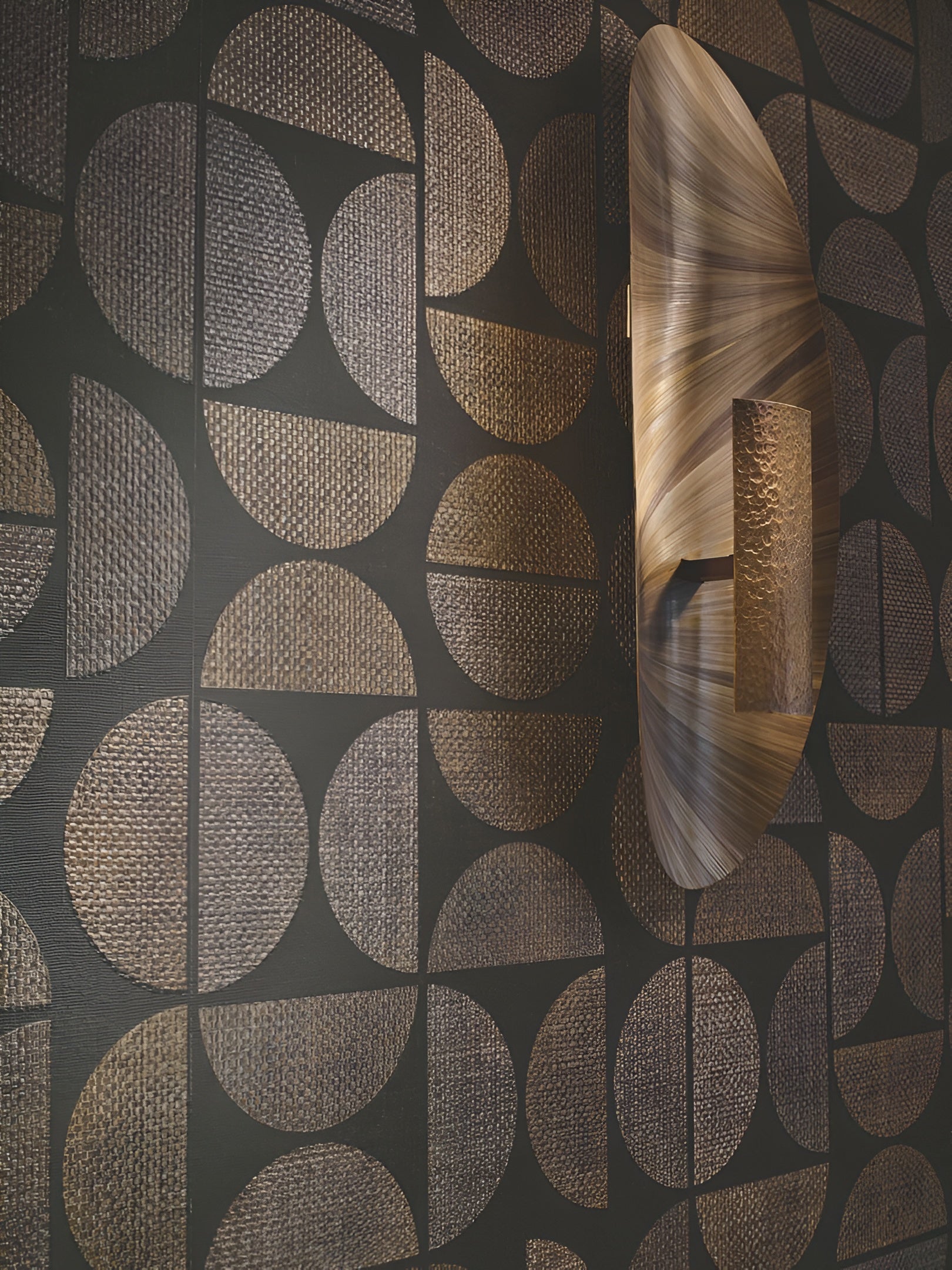 Structural vinyl wallpaper with geometric pattern DUALIS - VERT FORÊT green
