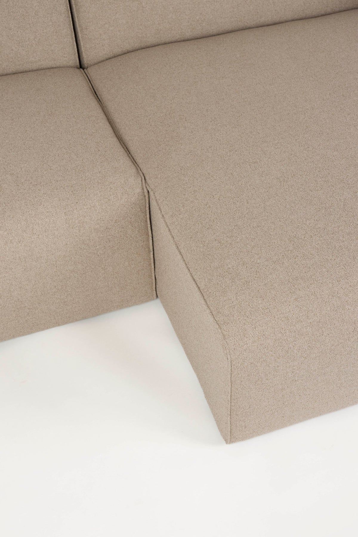 Sofa 4,5-osobowa MILKA cappuccino lewostronny – ujęcie 4