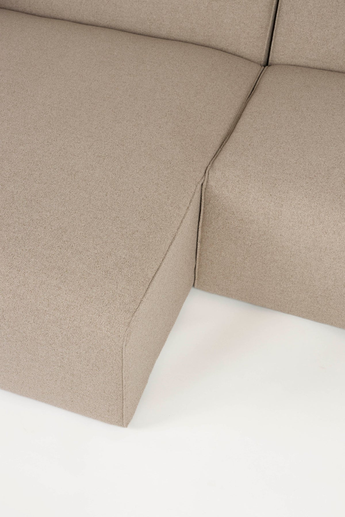 Sofa 4,5-osobowa MILKA cappuccino prawostronny – ujęcie 4