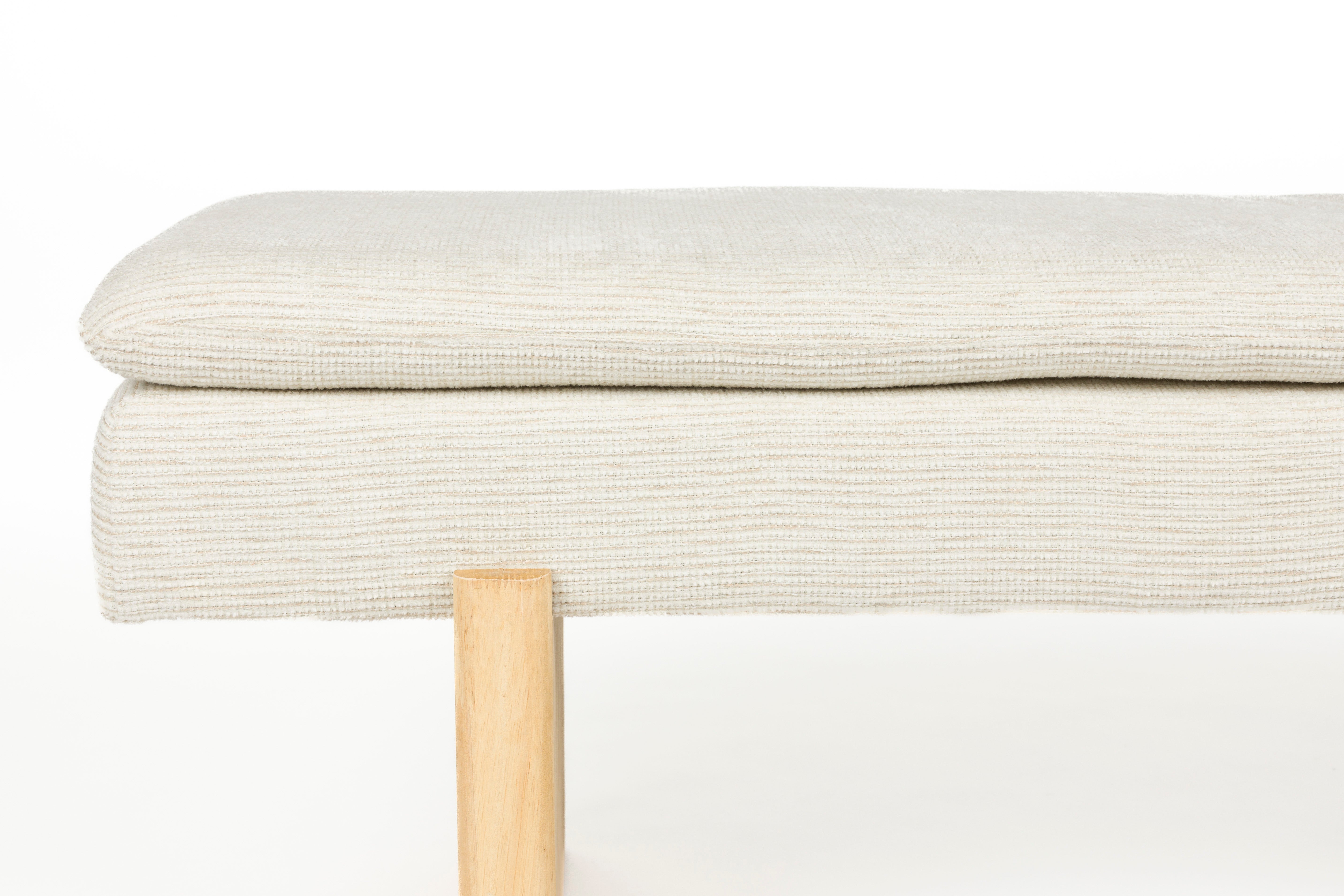 Ławka JAPPO jasnoszary z drewnianą podstawą