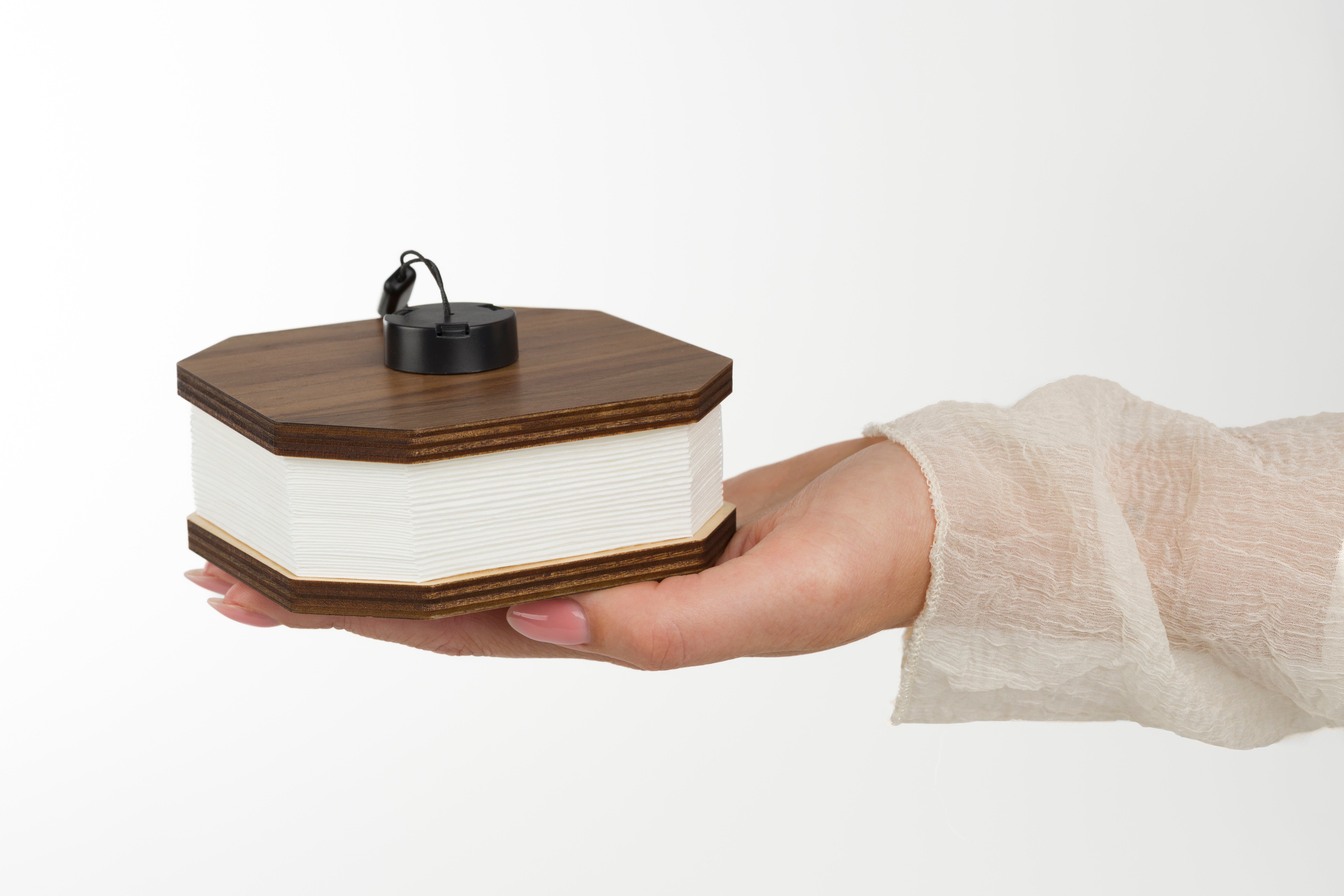 Lampa przenośna CAKE fornir orzechowy z białym