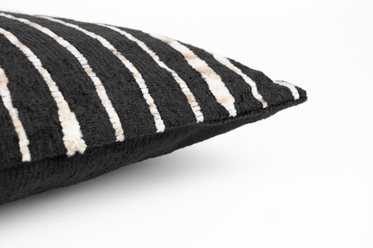 Poduszka dekoracyjna LEAF czarny kwadratowy – Dutchbone