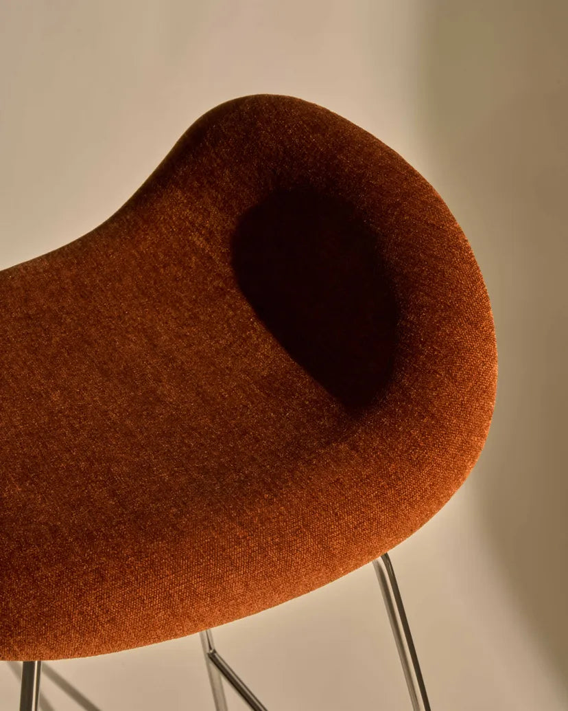 Hocker GUBI 3D gepolstert mit verchromtem Fuß