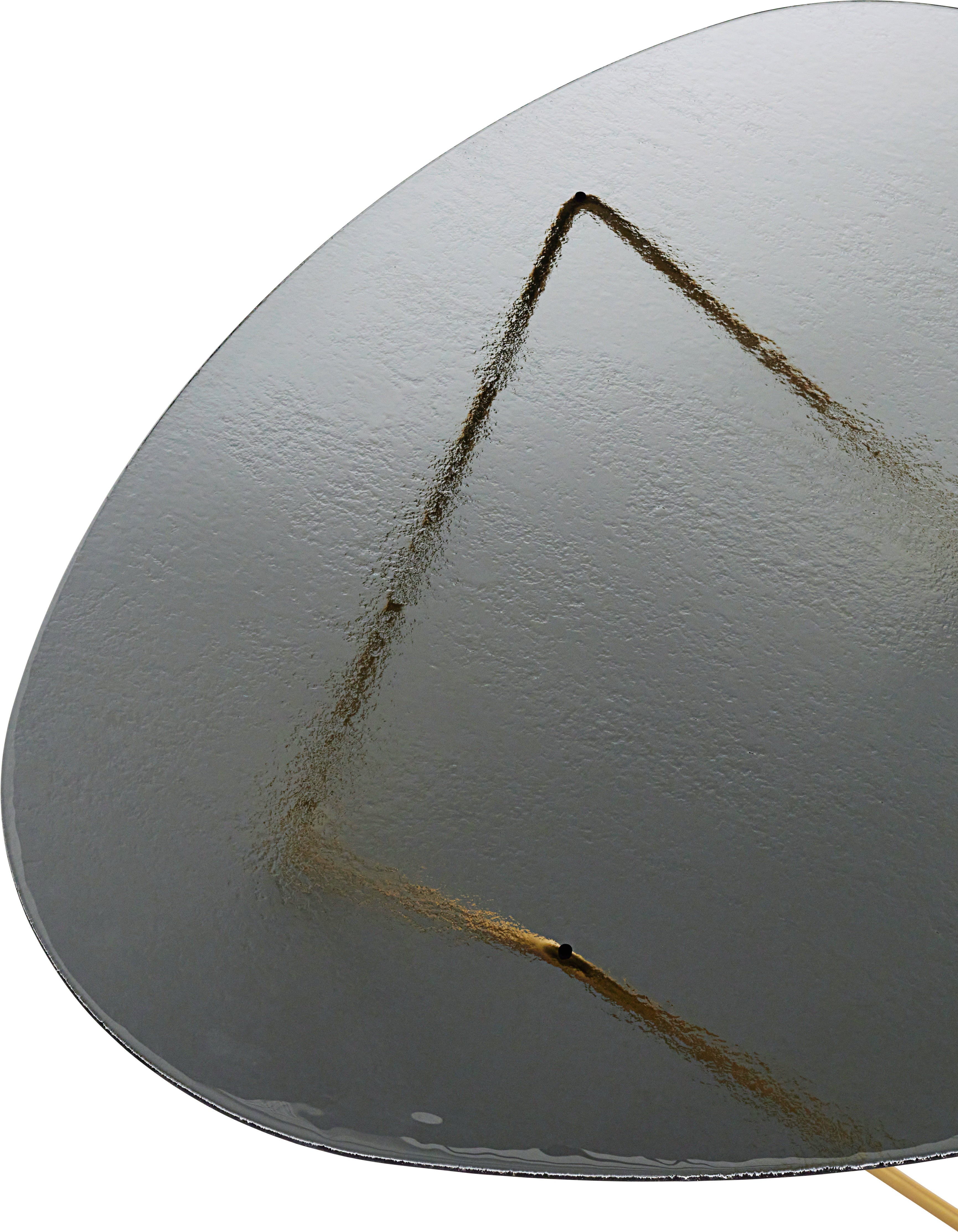 Kaffeetisch PEDRERA mit rauchigem Glas und messingfarbener Basis