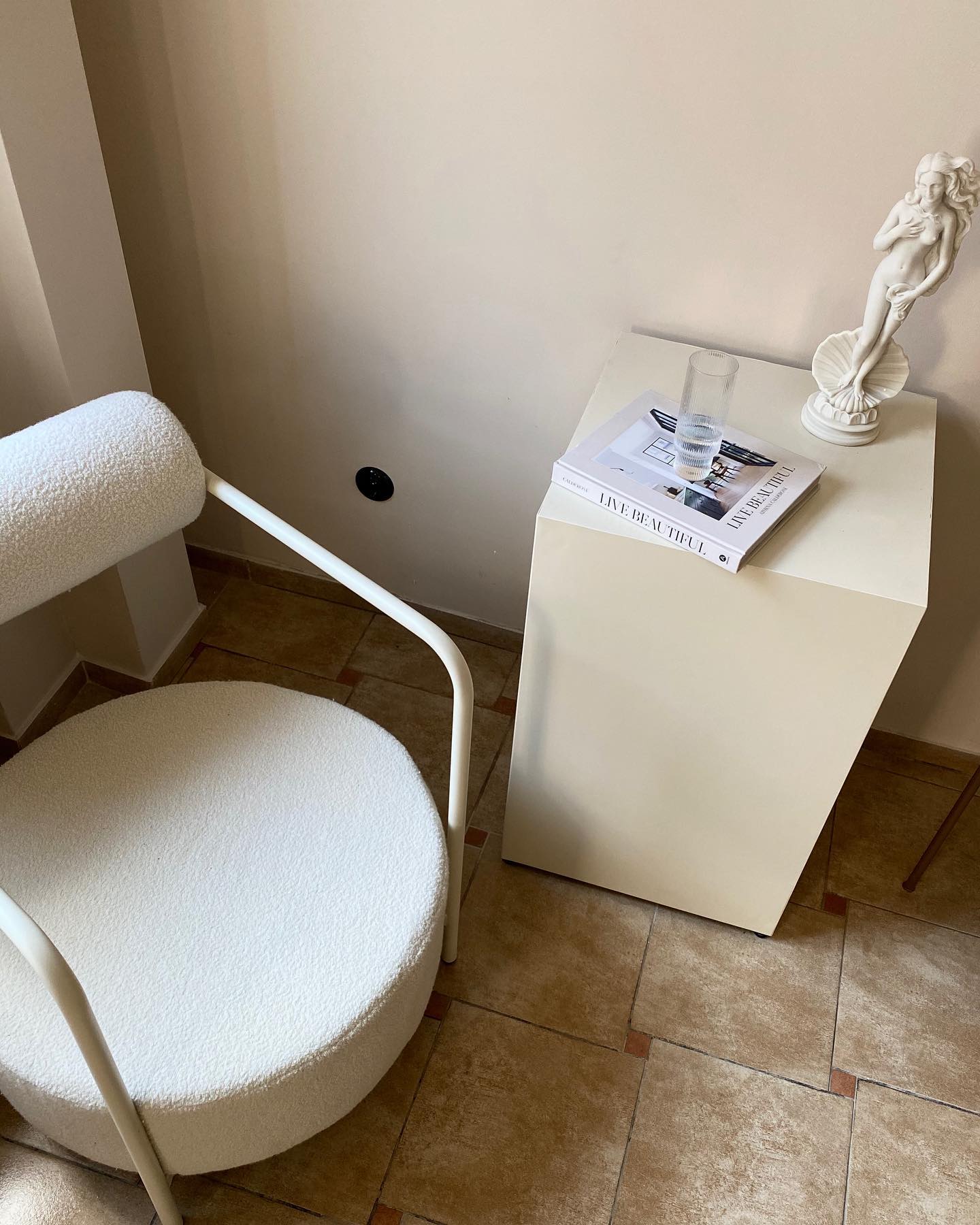 Fotel SAFFRON tapicerowany