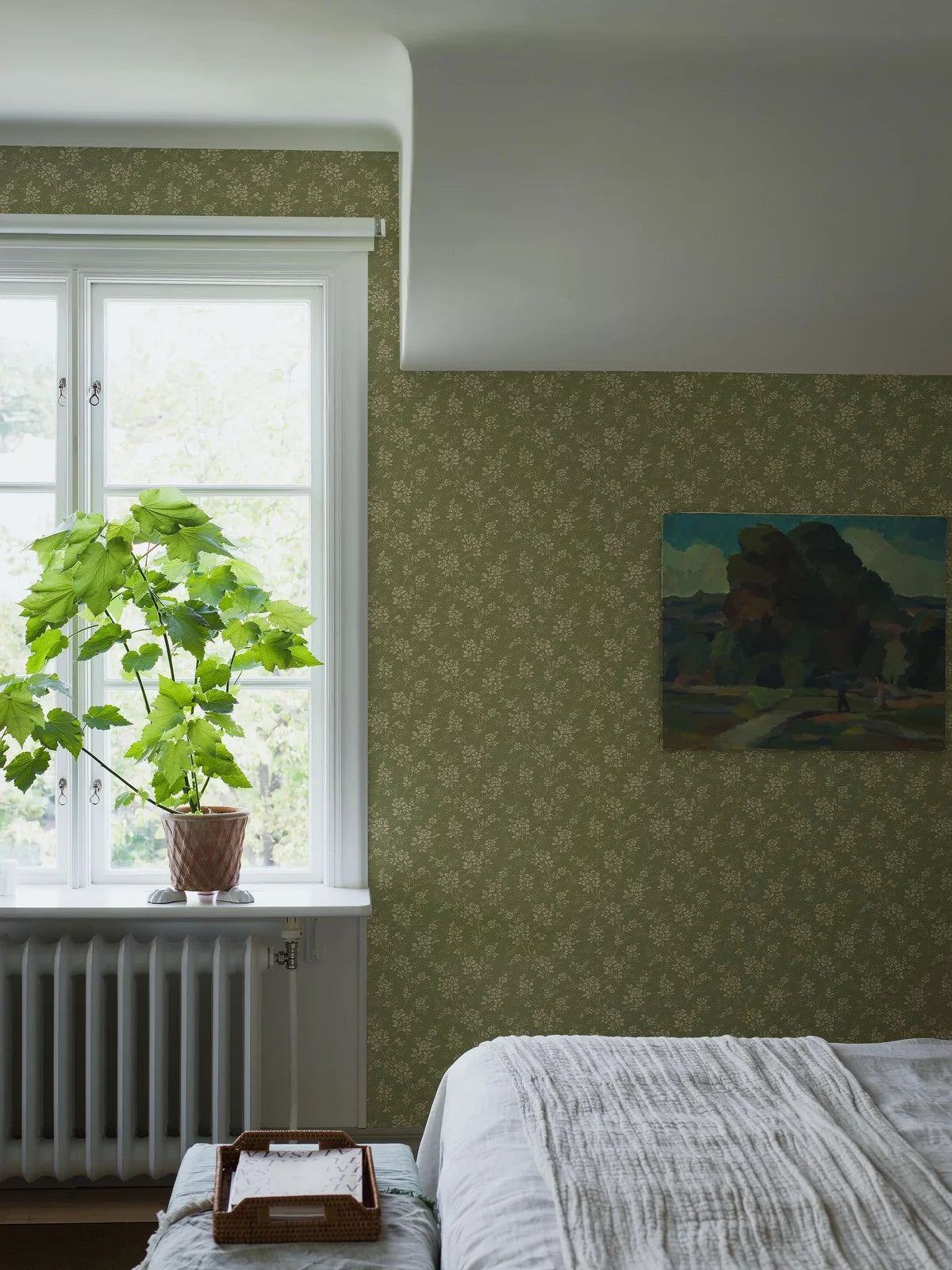 Tapeta z roślinnym wzorem kwiatów HIP ROSE zielony