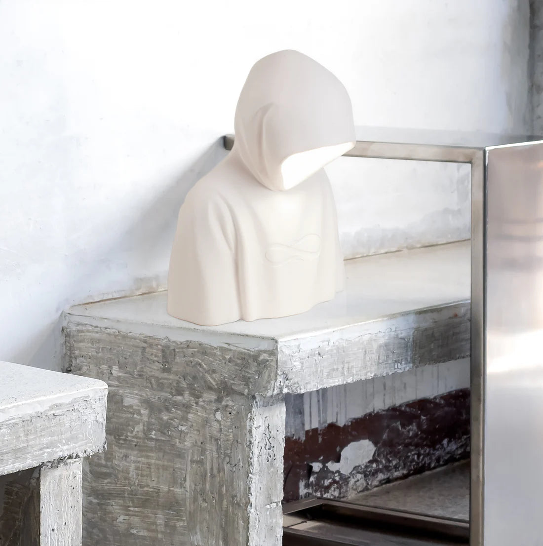 Lampa stołowa dekoracyjna BAD GUY biały